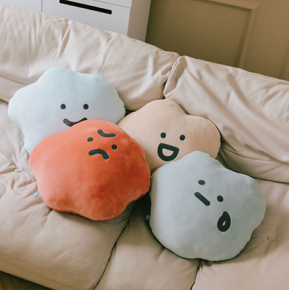 Rakuten - ☆5倍ポイント☆喜怒哀楽 クッション おしゃれ 無地 シンプル 丸い もこもこ ふわふわ もちもち 小さい 小さめ 大きい 大きめ リビング ソファー ベッド 抱き枕 枕 低反発 韓国 インテリア 雑貨【Square Studio】【台湾直送】