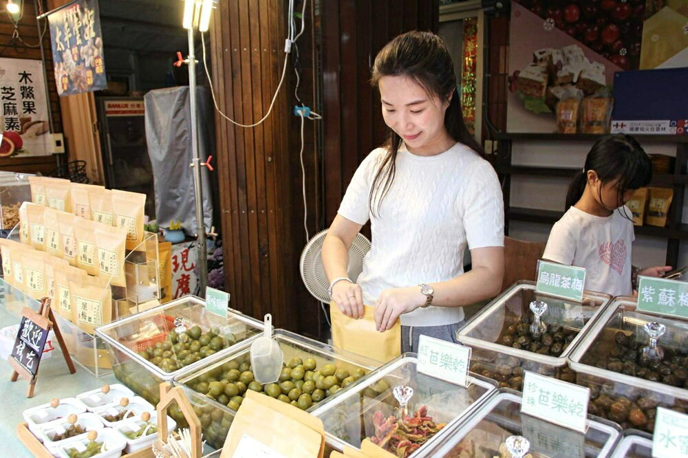 【888円割引商品】烏龍茶梅 / 紫蘇梅 120g/300g 烏龍茶 ウーロン茶 茶梅 しそ 紫蘇...