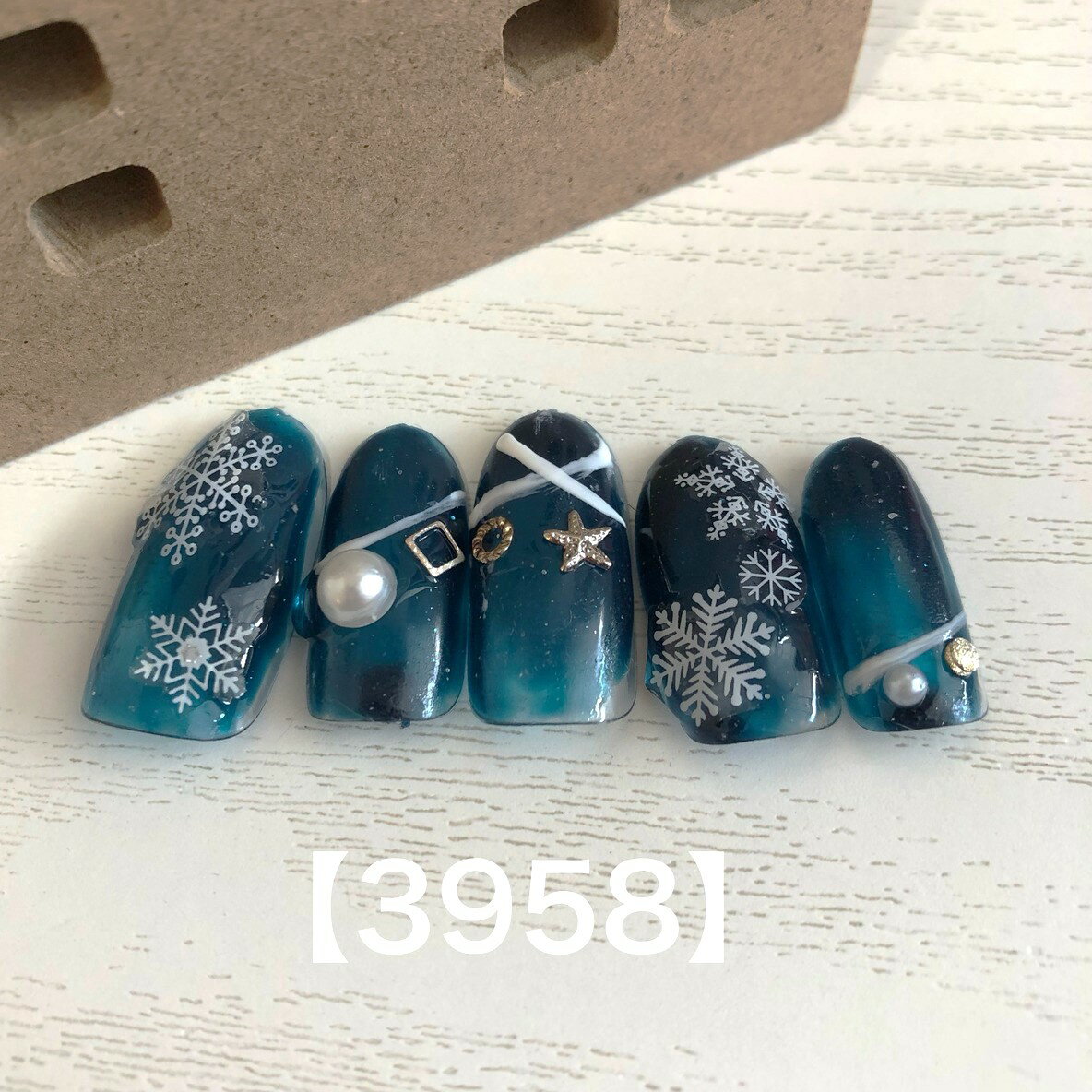 上品 カジュアル 可愛い かわいい カワイイ ブライダル 雪 ショート ロング 短い爪 お洒落 ラメ キラキラ ネイルチップ つけ爪 ネイル ..