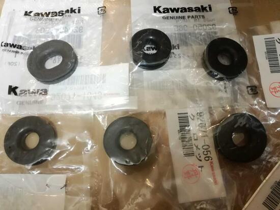 ZEPHYR 400 ゼフアー 400 ゼファー400 χ サイドカバー ゴム グロメット KAWASAKI 純正 6個