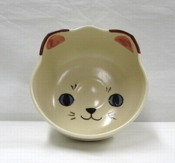 ＜茶道具・茶碗＞色絵茶碗　にゃんこの茶碗　浅見与し三作　猫の顔の形をしました可愛いお茶碗です　にゃんこ　ネコ