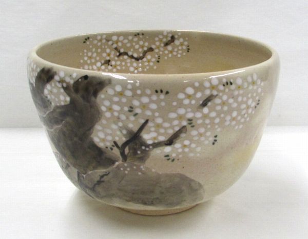 ＜茶道具・茶碗＞色絵茶碗　石割桜の絵茶碗　八木海峰作　岩手県にあります、天然記念物の桜です。　春　花見　桜　夜桜