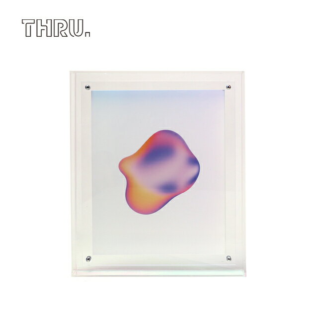 商品説明 光の反射や透過により、オーロラの色彩が楽しめるフレームです。軽量で華奢なので中の絵や写真を引き立てます。壁掛けに向いていますが、床置きに適しています。※見る角度によって変わる美しいカラーグラデーションを楽しめます。 商品仕様 サイズ:幅25.5×高さ30.5×奥行4.0cm 写真サイズ:幅25.5×高さ30.5cm 重さ:約461g 素材:アクリル ブランド 「THRU(スルー)」は、透明感と輝きを追求したプロダクトです。透明性と美しさを融合させることで、暮らしの中に新たな輝きをもたらします。 関連商品 THRU.LIGHT 40x50 THRU.LIGHT 35x35 サイズ 幅 高さ 奥行 25.5cm 30.5cm 4.0cm