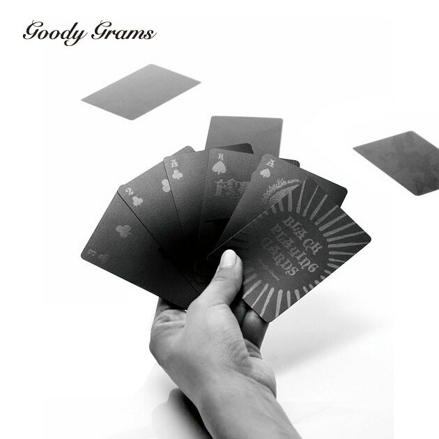 商品名 Goody Grams / BLACK PLAYING CARDS 商品説明 トランプなのに黒×黒という、デザインに特化したアイテム。もちろん実際のゲームにも使用できますが、正直言って想像以上に見づらいので、実用性を求められる方は一般的なトランプを購入されることをおすすめします。素材はプラスチックで出来ており、破れる心配もありません。コンパクトな中に、デザインと日常が見事に融合しており、トランプとしてだけでなく、インテリア小物、特別なギフトとしてもお使いいただけます。キング、クイーン、ジャック、ジョーカーなどのほかにはないデザインは、きっと皆さんを喜ばせるでしょう。 商品仕様 サイズ : 幅5.8×高さ8.8cm 材質 : PVC (プラスチック) ブランドについて Goody Grams (グッディグラムス) とは、物理的な重さを表現するg (グラム) ではない、価値の重さを表しています。デザイン、素材、機能など目に見えることだけではなく、ものが生まれた背景や生産技術など目に見えない重みもプロダクトにのせています。時を超えて大事にされたものには品格さえ感じられます。Goody Gramsから生まれるプロダクトは、手に入れた時の満足感はもちろん、使い込むほどにいろいろな表情を見せられるよう経年変化を楽しめるデザインを追求しているのです。ありふれた価値にとらわれることなく、時代と場所を超えた価値観を見出すこと。この考えをもとに、常に新しい製品を、日本はもとより世界各国へ発信しています。 サイズ 幅 高さ 5.8cm 8.8cmGoody Grams / BLACK PLAYING CARDS トランプなのに黒×黒という、デザインに特化したアイテム。もちろん実際のゲームにも使用できますが、正直言って想像以上に見づらいので、実用性を求められる方は一般的なトランプを購入されることをおすすめします。素材はプラスチックで出来ており、破れる心配もありません。コンパクトな中に、デザインと日常が見事に融合しており、トランプとしてだけでなく、インテリア小物、特別なギフトとしてもお使いいただけます。キング、クイーン、ジャック、ジョーカーなどのほかにはないデザインは、きっと皆さんを喜ばせるでしょう。 Goody Grams (グッディグラムス) Goody Grams (グッディグラムス) とは、物理的な重さを表現するg (グラム) ではない、価値の重さを表しています。デザイン、素材、機能など目に見えることだけではなく、ものが生まれた背景や生産技術など目に見えない重みもプロダクトにのせています。時を超えて大事にされたものには品格さえ感じられます。Goody Gramsから生まれるプロダクトは、手に入れた時の満足感はもちろん、使い込むほどにいろいろな表情を見せられるよう経年変化を楽しめるデザインを追求しているのです。ありふれた価値にとらわれることなく、時代と場所を超えた価値観を見出すこと。この考えをもとに、常に新しい製品を、日本はもとより世界各国へ発信しています。 Goody Grams (グッディグラムス) の商品一覧はこちら