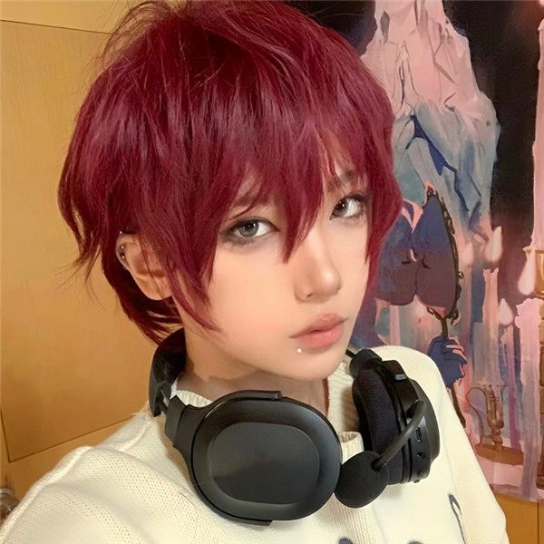 【送料無料】フルウィッグ ショート コスプレ可愛い ショートヘア ウィッグ メンズ 男装 短髪 かつら 演劇 自然 前髪あり コスプレ おしゃれ かっこいい 可愛い 耐熱ウィッグ 小顔効果抜群 コスチューム 文化祭 学園祭 イベント 赤髪