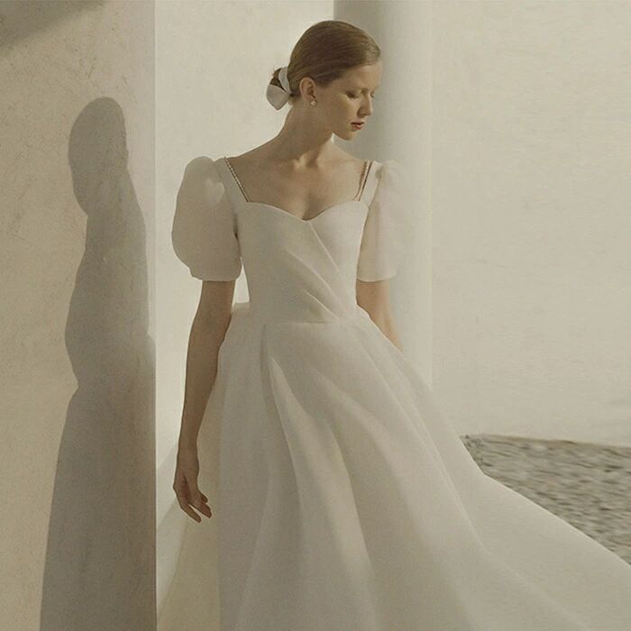 前撮り ウエディングドレスパールラインネック シフォン袖 半袖 袖あり パフスリーブ デコルテ見せ ハートカット ウェディングドレス インポート オーガンジー シルエット ライン 海外挙式 結婚式 ブライダル 綺麗 ドレス パーティ ロング