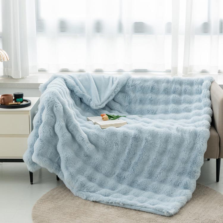 スローネルの【送料無料】ブランケット 北欧 シングル 掛毛布 かけ毛布 160×200cm エコファー 毛布 ポコポコブランケット ポコポコ 厚手 ブランケット もこもこ ふわふわ あったか 暖かい 防寒対策 ぬくぬく 毛布 秋冬 冬 節電対策 北欧 インテリア｜アングル3