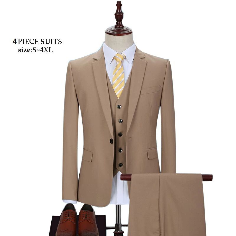 仕入時期により、デザインなど異なる場合があります。ボタンがベージュのようの場合があります。 ご了承ください。 商品の詳細 内容 ○ジャケット＋シャツ＋ベスト＋パンツ 素材 ポリエステル ●伸縮性：少し　●生地厚さ：普通 生産国 中国 カラー 写真通り サイズ(単位：cm) XS/S/M/L/XL/2XL/3XL/4XL 商品について ※サイズ表記は目安です。若干の誤差がある場合がございます。 ※製造中（縫製、染色など）により商品において色味や柄、サイズに若干の誤差や、生地を織る際に糸の継ぎ目や多少のほつれ等が生じる場合がございますが、品質上の問題ではございませんのでご了承の上お買い求めくださいませ。 ※お客様ご使用のPC環境により商品画像のカラーが多少異なる場合があります。仕入時期により多少デザインなど異なる場合があります。ご了承ください。 ※モデルに使用している小物、アクセサリ等はセット内容に含まれません。 ※発送上の状態によって商品がシワになる場合がございます。予めご了承くださいませ。 発送について ※在庫確認、配送状況、休日を間にする事により、予定より遅くなる可能性がございます。 ※当店ではラッピングのサービスを行っておりません、ご了承くださいませ。 【配送希望時間帯をご指定出来ます】 午前中・14時〜16時・16時〜18時・18時〜21時 ただし時間を指定された場合でも、事情により指定時間内に配達ができない事もございます。 配達会社 【ヤマト運輸】【佐川急便】 商品の詳細 内容 ○ジャケット＋シャツ＋ベスト＋パンツ 素材 ポリエステル ●伸縮性：少し　●生地厚さ：普通 生産国 中国 カラー 写真通り サイズ(単位：cm) XS/S/M/L/XL/2XL/3XL/4XL 商品について ※サイズ表記は目安です。若干の誤差がある場合がございます。 ※製造中（縫製、染色など）により商品において色味や柄、サイズに若干の誤差や、生地を織る際に糸の継ぎ目や多少のほつれ等が生じる場合がございますが、品質上の問題ではございませんのでご了承の上お買い求めくださいませ。 ※お客様ご使用のPC環境により商品画像のカラーが多少異なる場合があります。仕入時期により多少デザインなど異なる場合があります。ご了承ください。 ※モデルに使用している小物、アクセサリ等はセット内容に含まれません。 ※発送上の状態によって商品がシワになる場合がございます。予めご了承くださいませ。 発送について ※在庫確認、配送状況、休日を間にする事により、予定より遅くなる可能性がございます。 ※当店ではラッピングのサービスを行っておりません、ご了承くださいませ。 【配送希望時間帯をご指定出来ます】 午前中・14時〜16時・16時〜18時・18時〜21時 ただし時間を指定された場合でも、事情により指定時間内に配達ができない事もございます。 配達会社 【ヤマト運輸】【佐川急便】仕入時期により、デザインなど異なる場合があります。ボタンがベージュのようの場合があります。 ご了承ください。 商品の詳細 内容 ○ジャケット＋シャツ＋ベスト＋パンツ 素材 ポリエステル ●伸縮性：少し　●生地厚さ：普通 生産国 中国 カラー 写真通り サイズ(単位：cm) XS/S/M/L/XL/2XL/3XL/4XL 商品について ※サイズ表記は目安です。若干の誤差がある場合がございます。 ※製造中（縫製、染色など）により商品において色味や柄、サイズに若干の誤差や、生地を織る際に糸の継ぎ目や多少のほつれ等が生じる場合がございますが、品質上の問題ではございませんのでご了承の上お買い求めくださいませ。 ※お客様ご使用のPC環境により商品画像のカラーが多少異なる場合があります。仕入時期により多少デザインなど異なる場合があります。ご了承ください。 ※モデルに使用している小物、アクセサリ等はセット内容に含まれません。 ※発送上の状態によって商品がシワになる場合がございます。予めご了承くださいませ。 発送について ※在庫確認、配送状況、休日を間にする事により、予定より遅くなる可能性がございます。 ※当店ではラッピングのサービスを行っておりません、ご了承くださいませ。 【配送希望時間帯をご指定出来ます】 午前中・14時〜16時・16時〜18時・18時〜21時 ただし時間を指定された場合でも、事情により指定時間内に配達ができない事もございます。 配達会社 【ヤマト運輸】【佐川急便】