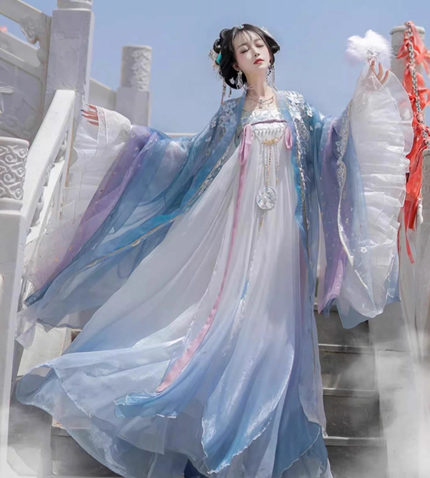 【送料無料】仙女系 漢服 青系 レディース 大人 華やか チャイナ服 中国古代服装 振袖羽織付き フリル ふんわり お姫様 神様 コスチューム 衣装 中華古代古典 チャイナ服 中華衣装 刺繍 ひらひら 華流 中華 ハロウィン コスプレ衣装 羽毛付きマント追加可能 S M L XL