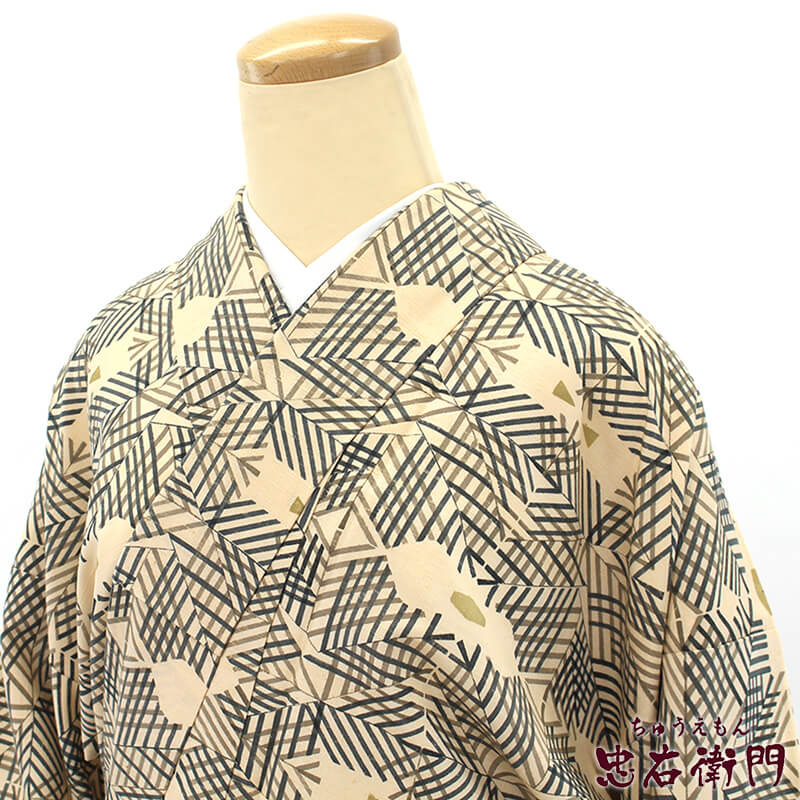 リサイクル着物 リサイクル 紬 レディース 正絹 ベージュ 松葉 抽象柄 身丈161cm 裄丈64cm 仕立て上がり着物 カジュアル 【中古】 あす楽対応