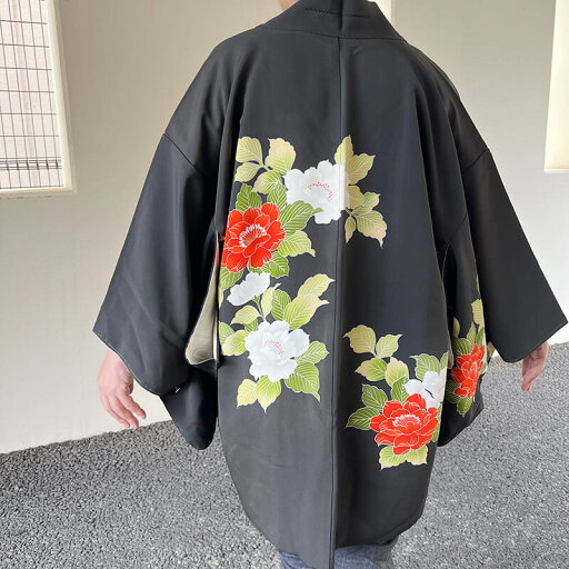 【中古】 羽織 黒羽織 レディース 正絹 黒 花柄 身丈79.5cm 裄丈64cm 衣装向き リメイク向き お遊び 和洋折衷 リサイクル着物 リユース着物 中古着物 即日発送 【中古】 羽織 黒羽織 レディース 正絹 黒 花柄 身丈79.5cm 裄丈64cm 衣装向き リメイク向き お遊び 和洋折衷 リサイクル着物 リユース着物 中古着物 即日発送