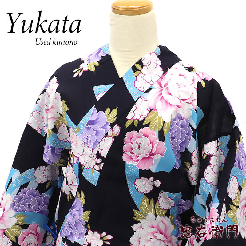 【中古】 【新古品】 浴衣 ゆかた レディース 綿 黒 リボン 牡丹 身丈164.5cm 裄丈66.5cm 夏祭り 花火 夏 Mサイズ リサイクル着物 リユース...
