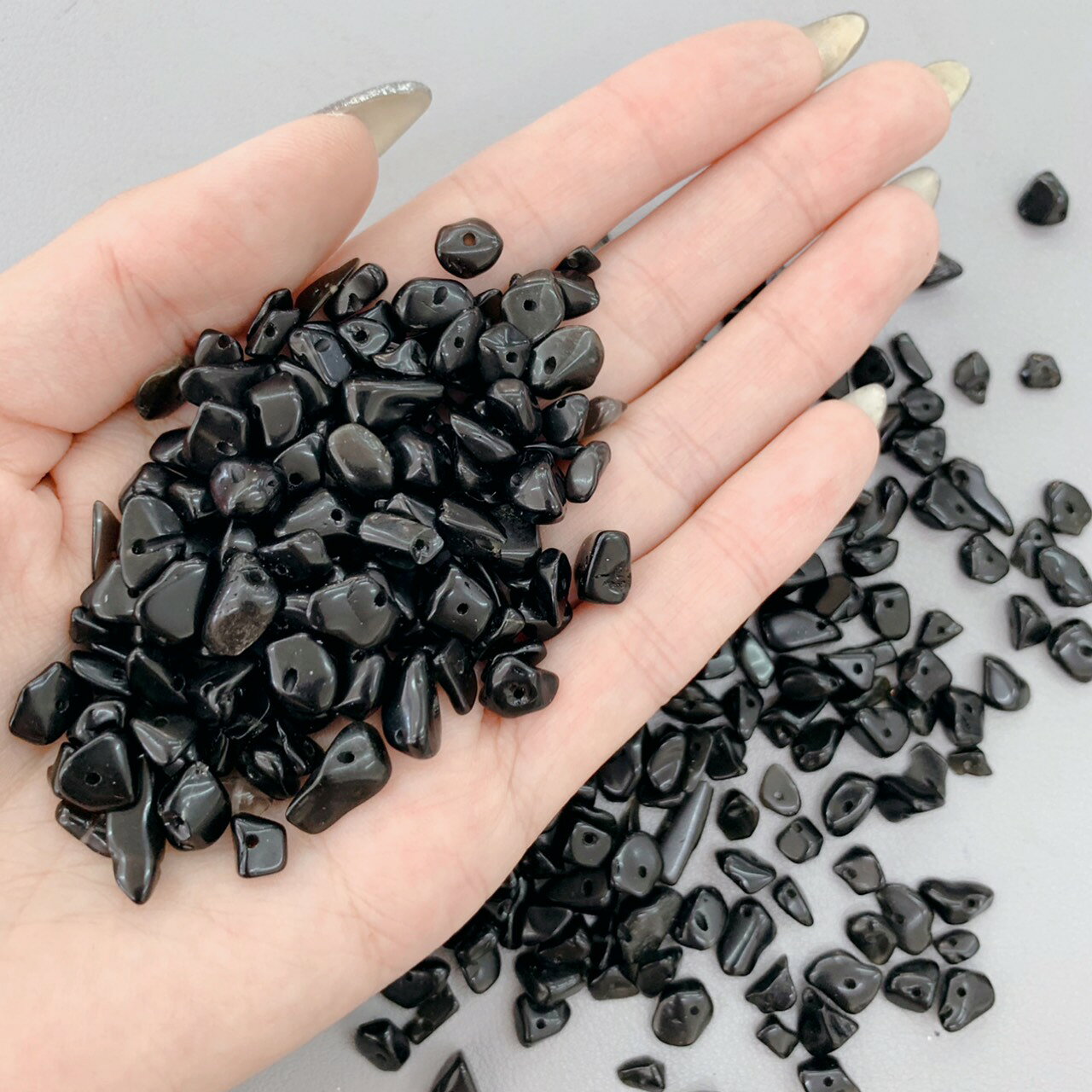 【穴あき】オブシディアンさざれ石 20g また1連約80cm 天然石 ハンドメイド素材 パ...