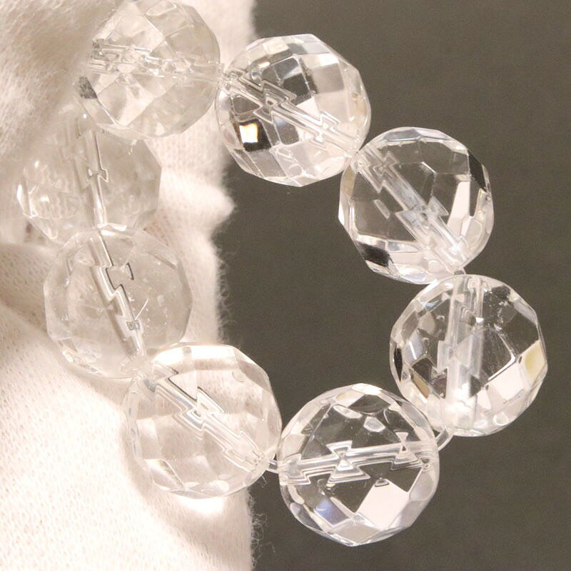 満月のあかりの天然石 水晶 64面カット 6mm 8mm 10mm 12mm ブレスレット パワーストーン 男性用 女性用 4月誕生石 開運 浄化 調和・統合・強化 ハンドメイドブレス パワーストーン数珠 天然石水晶数珠 クリスタル｜アングル3