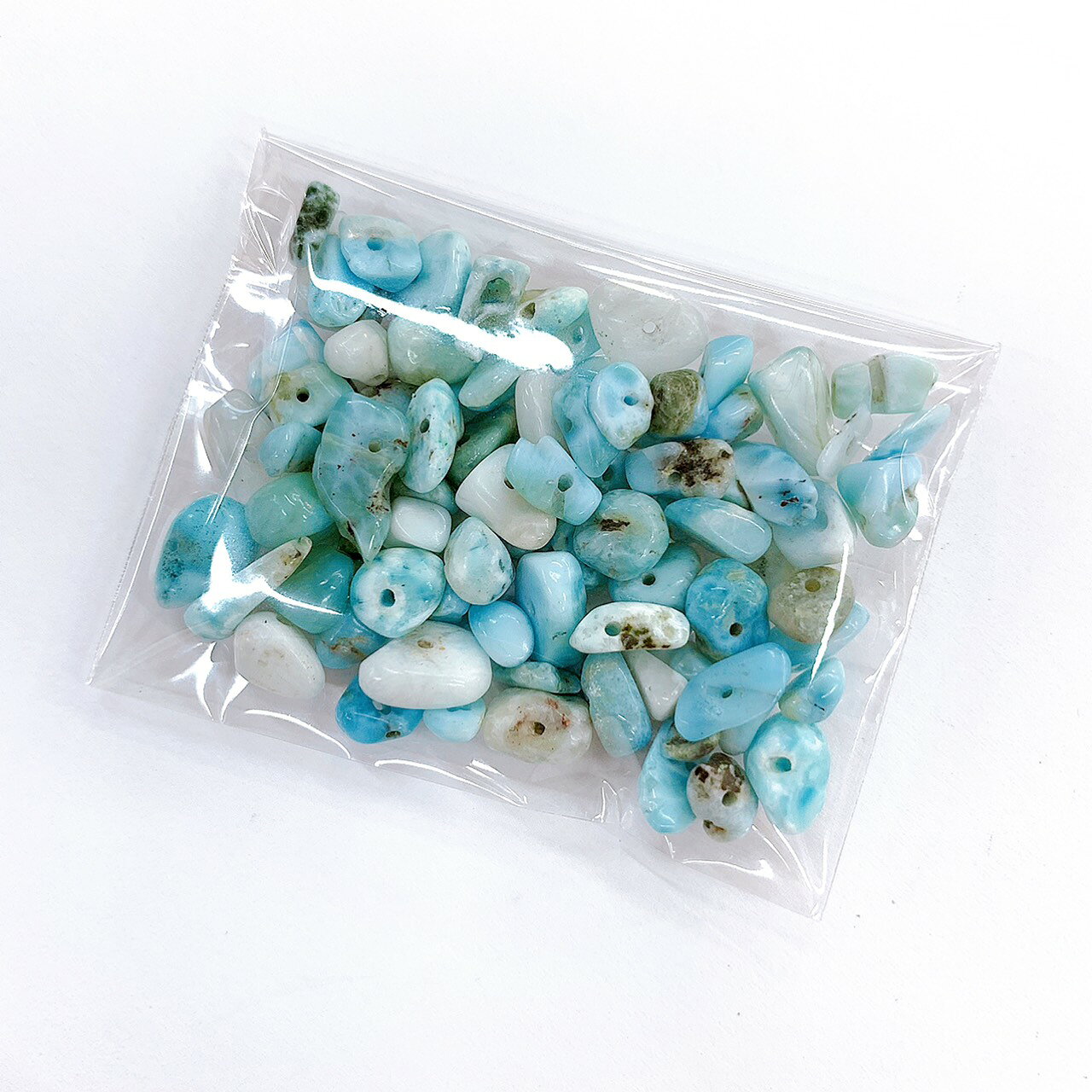 満月のあかりの【穴あき】高級ラリマーさざれ石 20g また1連約38cm レア！天然石 ハンドメイド素材 パーツ パワーストーン 愛と平和の象徴 人間関係を円滑に ヒーリングストーン｜アングル3