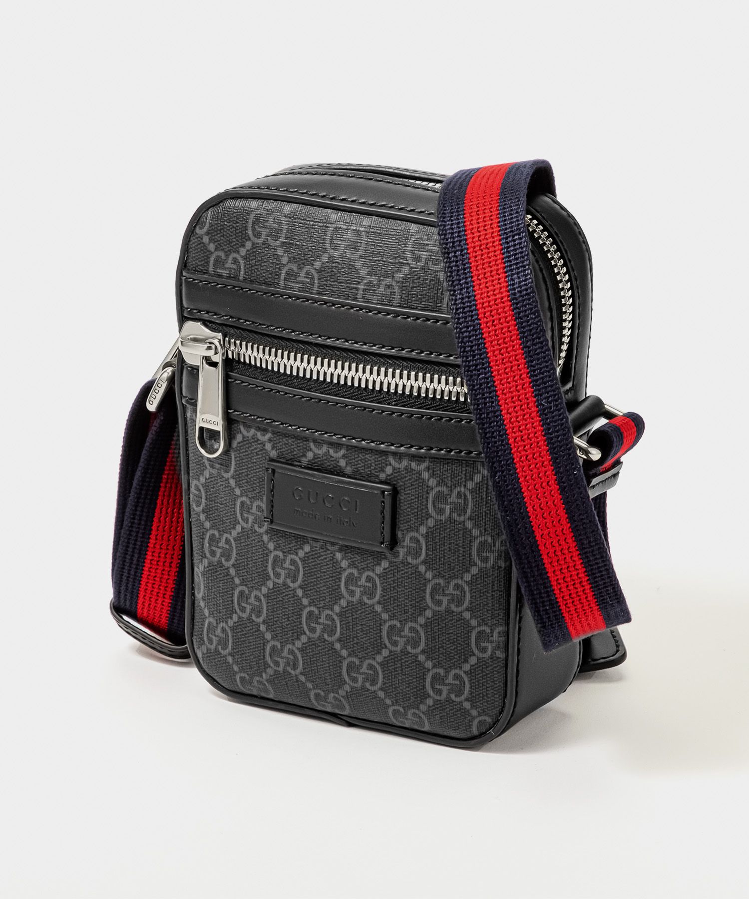 グッチ GUCCI 682357 K5RLN ショルダーバッグ メンズ バッグ ミニショルダー GGスプリーム メッセンジャーバッグ サコッシュ 斜め掛け 本革 レザー カジュアル モノグラム 黒 お出かけ ボディバッグ ナイロン プレゼント お祝い 肩掛け【2022SS】 ブラック