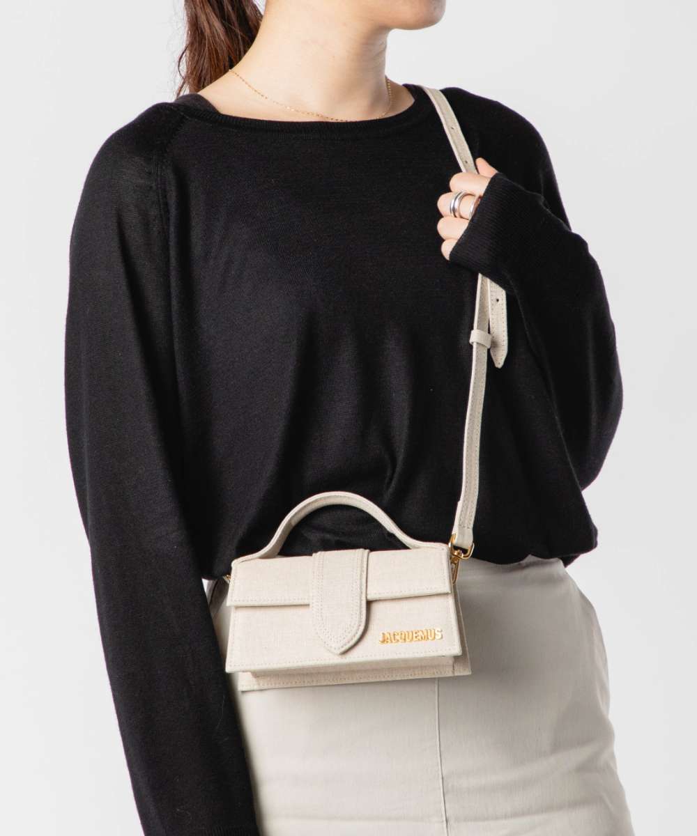 ジャックムス JACQUEMUS 22H213BA006-3071 ショルダーバッグ ル バンビーノ レディース バッグ ハンドバッグ レザー ロゴ トップハンドル 2way 旅行 お出かけ おしゃれ プレゼント ギフト 贈り物 シンプル 誕生日 記念 お祝い LE BAMBINO 鞄 ライトグレージュ