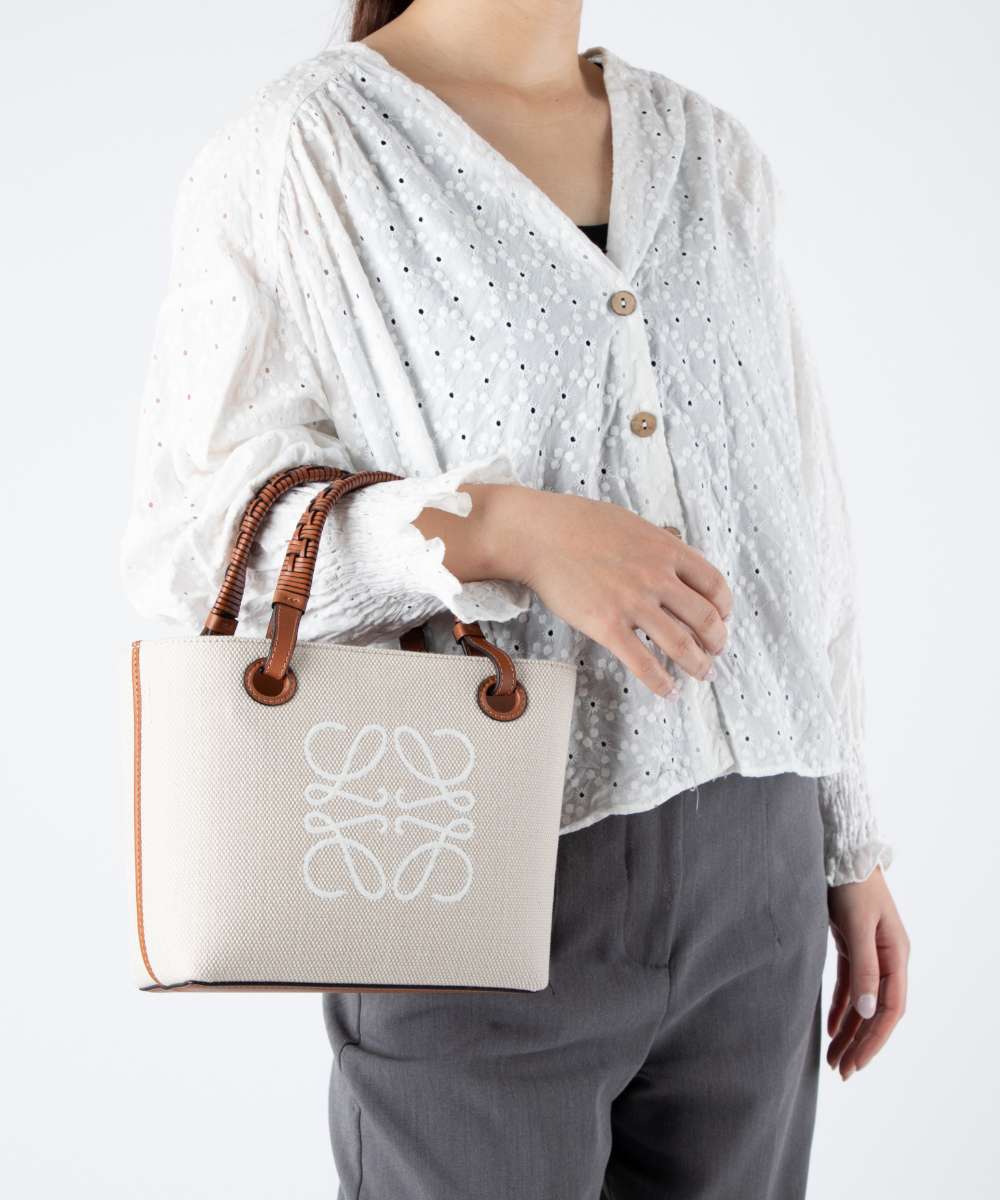 ロエベ フォーマルバッグ レディース ロエベ LOEWE A717S74X01 ショルダーバッグ ANAGRAM TOTE MINI BAG レディース バッグ アナグラム トート ミニ ハンドバッグ レザー 2way ジャガード トップハンドル 旅行 お出かけ おしゃれ プレゼント ギフト 贈り物 記念 お祝い 鞄 エクリュ