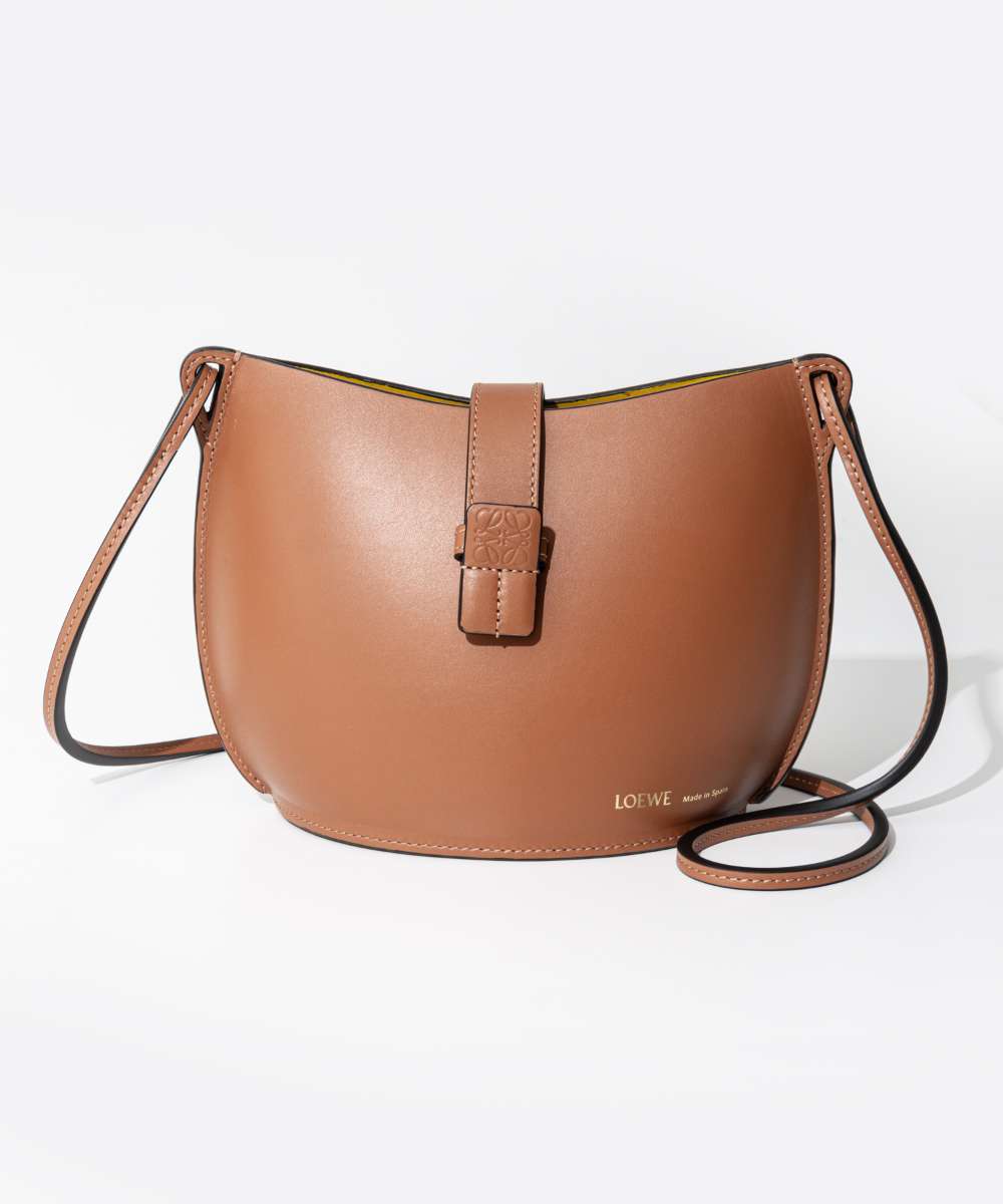 ロエベ フォーマルバッグ レディース ロエベ LOEWE A546Z49X01 ショルダーバッグ MOLDED BUCKET BAG レディース バッグ モールド バケットバッグ レザー 旅行 シンプル お出かけ おしゃれ プレゼント ギフト 贈り物 記念 お祝い 鞄 タン