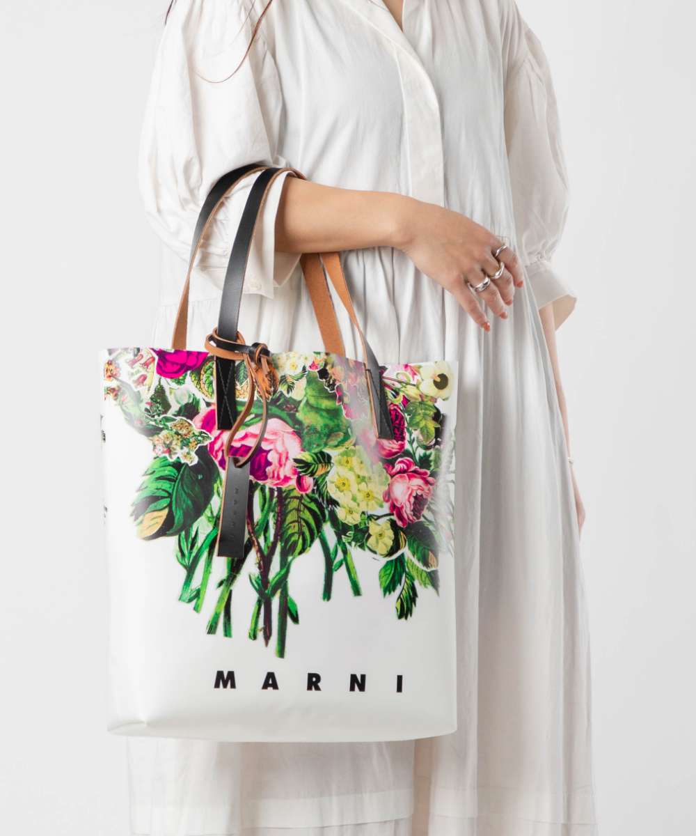 マルニ 通勤用・ビジネスバッグ レディース マルニ MARNI SHMPQ10A14 P6868 トートバッグ TRIBECA N/S レディース バッグ トライベッカ ロゴ 通勤 旅行 ショッパーバッグ フローラル おしゃれ プレゼント ギフト 鞄 お祝い リリーホワイト