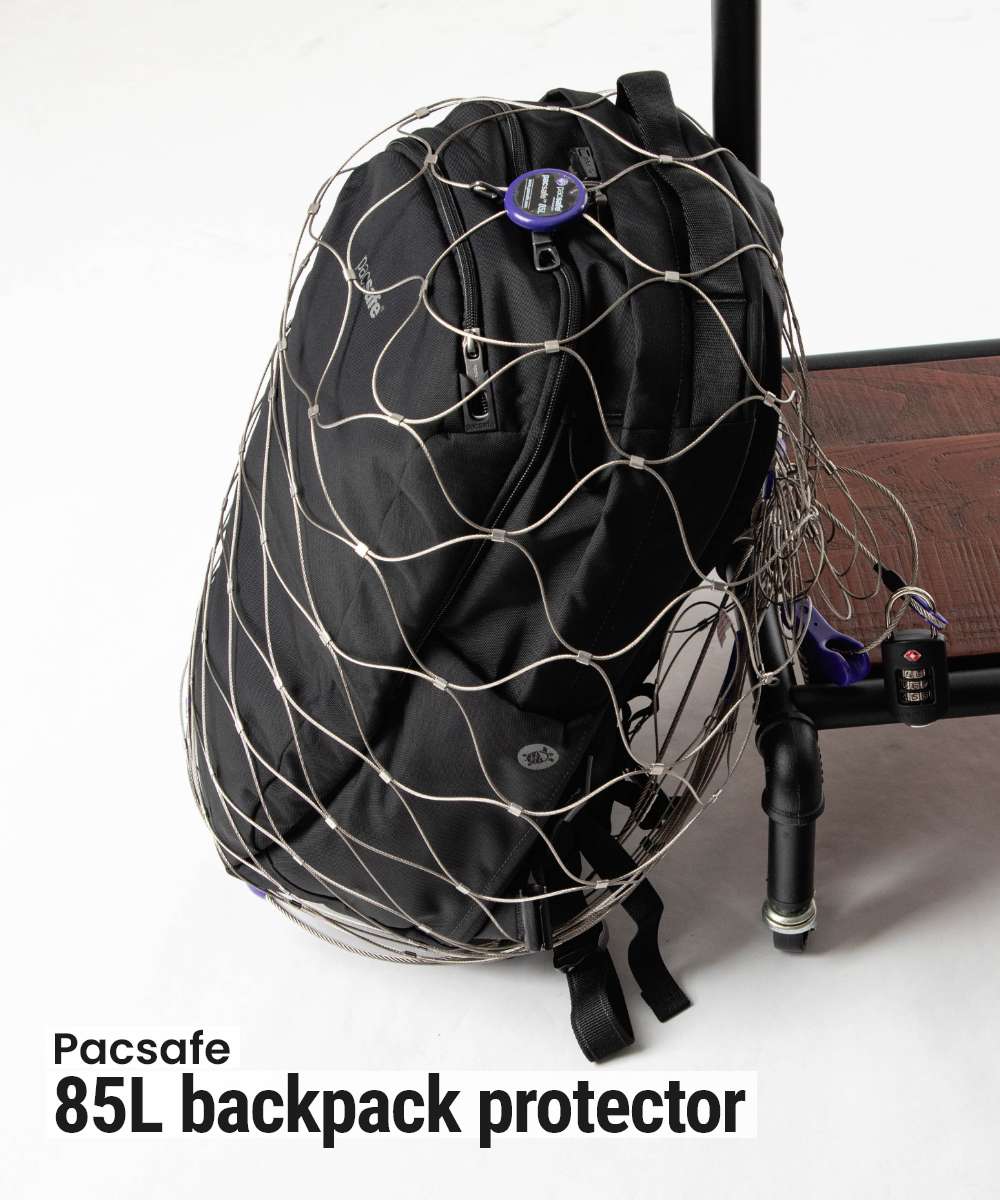 ITEM INFORMATIONパックセーフ PACSAFE 10180 ユニセックス バッグ用アクセサリーブランドパックセーフアイテムユニセックス>バッグ>バッグ用アクセサリー型番10180 カラーNEUTRAL / ナチュラル / 999サイズ本体サイズ ： 縦幅17cm 横幅11.9cm 厚5.1cm 重さ：580.6g素材本体：高張力ステンレス鋼ワイヤー、ポリカーボネートスペックeXomesh 360ロックシステム容量約55〜85Lのバックパックに対応付属品収納ポーチ / Prosafe 1000ダイヤル式南京錠生産国中国備考※こちらの商品は並行輸入品でございます。※当社では、スタジオでストロボを使用して撮影しております。また、お客様のモニターを通してご覧になって頂いている為、実物を蛍光灯や自然光の下でご覧になった場合と色味が異なる場合がありますので、ご理解の上ご購入頂きますようお願い致します。※付属品の内容や有無は、入荷時期や仕様変更等で異なることがございます。※製造・入荷時期、カラーごとに生産国が多岐にわたる場合がございます。予めご了承ください。※稀に商品の保存箱・袋に破損（へこみ、汚れ等）などが見られる場合がございますが、商品本体に異常が無ければ、返品交換・キャンセル等はお受けしておりませんので、ご了承ください。関連商品パックセーフ Pacsafe 55L backpack protect...パックセーフ PACSAFE V urban sling V アーバン...パックセーフ PACSAFE V action sling pack ...12,500円14,300円13,200円パックセーフ Coversafe V100 waist wallet ...パックセーフ Pacsafe GO Tech Crossbody パッ...パックセーフ Pacsafe ECO 25L backpack パック...5,280円8,250円30,800円オレンド OLEND MICRO ONA SOFT BAG マイクロ ...オレンド OLEND MINI ONA SOFT BAG ミニ オナ ...マタドール Matador MATFR223001BK バックパック ...13,800円14,300円14,100円ディービー Db Journey Essential エッセンシャル ...パックセーフ PACSAFE V hip pack V ヒップパック ...パックセーフ PACSAFE V 24L active backpac...14,000円11,520円23,100円&nbsp;&nbsp;&nbsp;&nbsp;パックセーフ/PACSAFEバッグ用アクセサリー-NEUTRAL / ナチュラル / 999 性別素材本体：高張力ステンレス鋼ワイヤー、ポリカーボネートSIZE本体サイズ ： 縦幅17cm 横幅11.9cm 厚5.1cm 重さ：580.6g