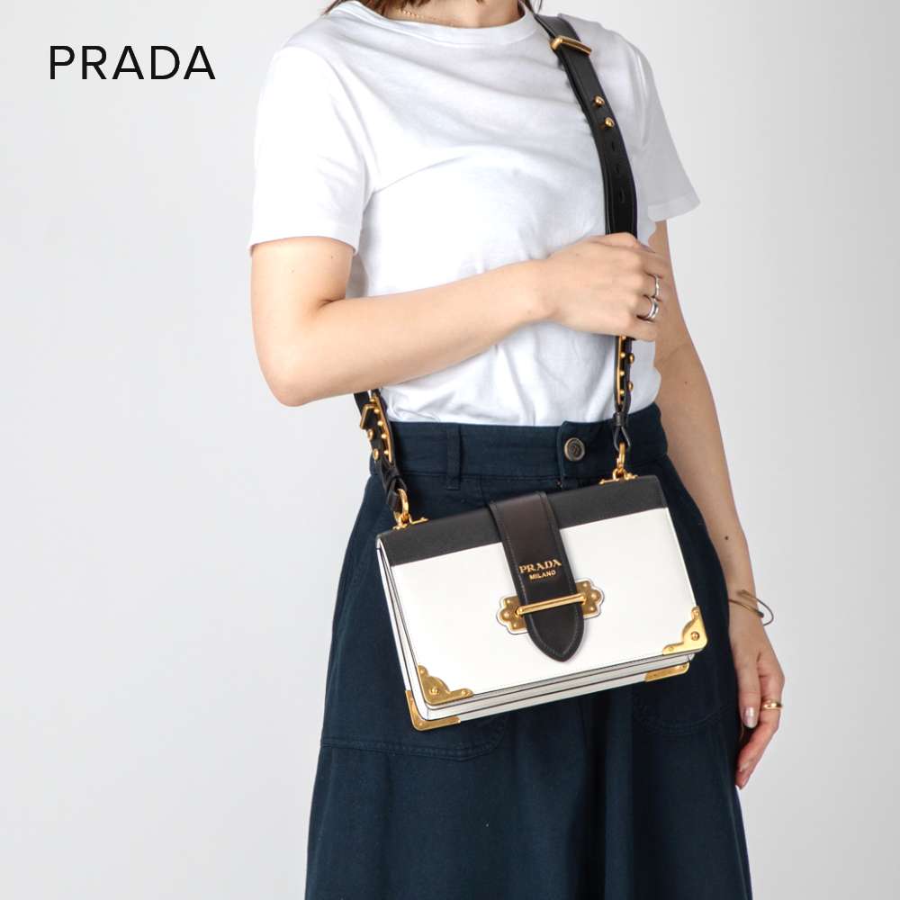 プラダ PRADA 1BD178 2BB0 F0964 ショルダーバッグ シティカーフ レディース バッグ レザー ポシェット サコッシュ 斜め掛け 肩掛け 軽量 お出掛け バッグ 通勤 通学 旅行 ブランド おしゃれ プレゼント ギフト 贈り物 誕生日 記念 お祝い ホワイト×ブラック【SS10】