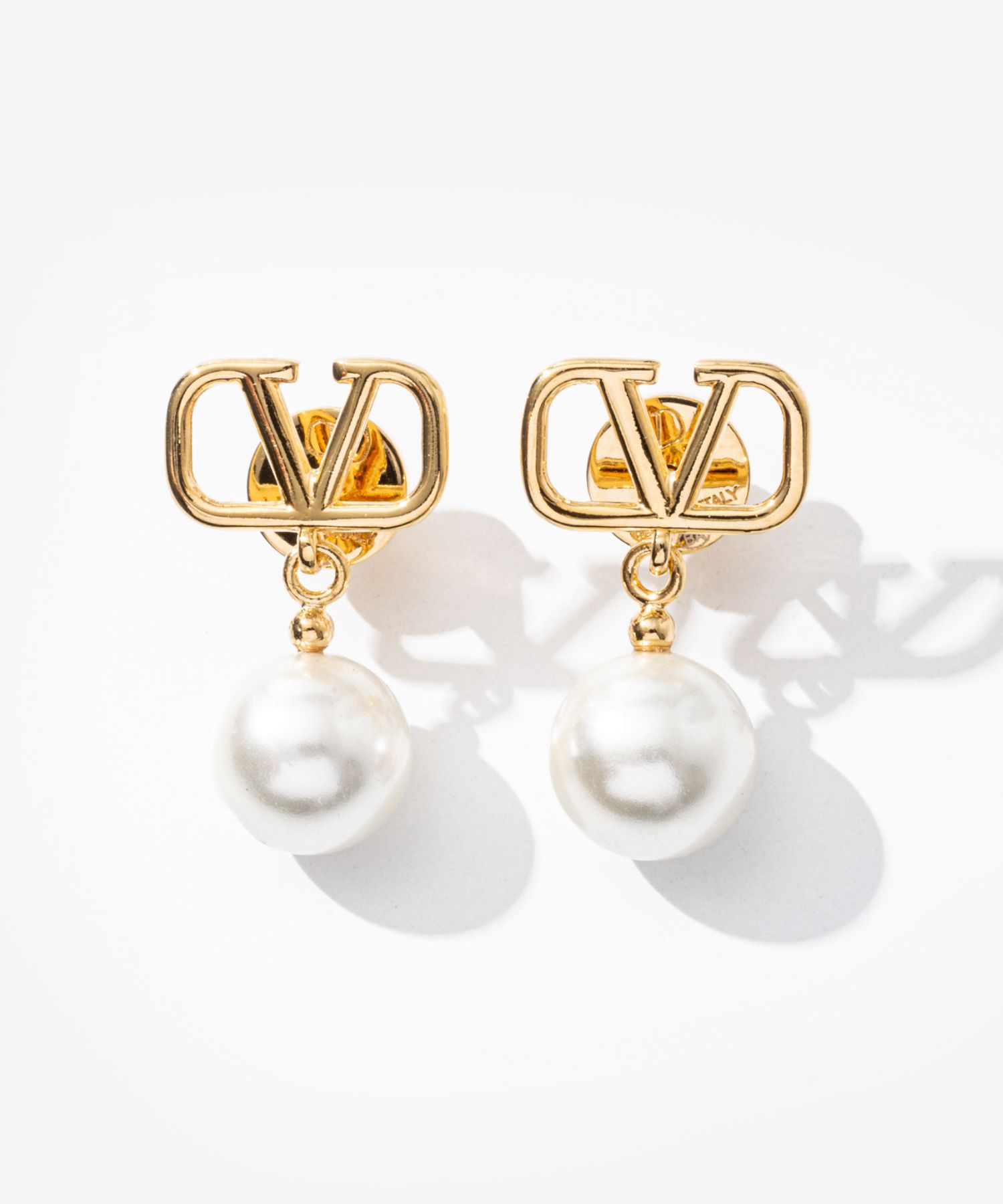 ヴァレンティノ VALENTINO 4W2J0E36UXM ピアス VLOGO SIGNATURE PEARL レディース アクセサリー ガラヴァーニ Vロゴ シグネチャー パールピアス イアリング ジュエリー エレガント ギフト プレゼント お祝い 記念 おしゃれ 0O3 ゴールド