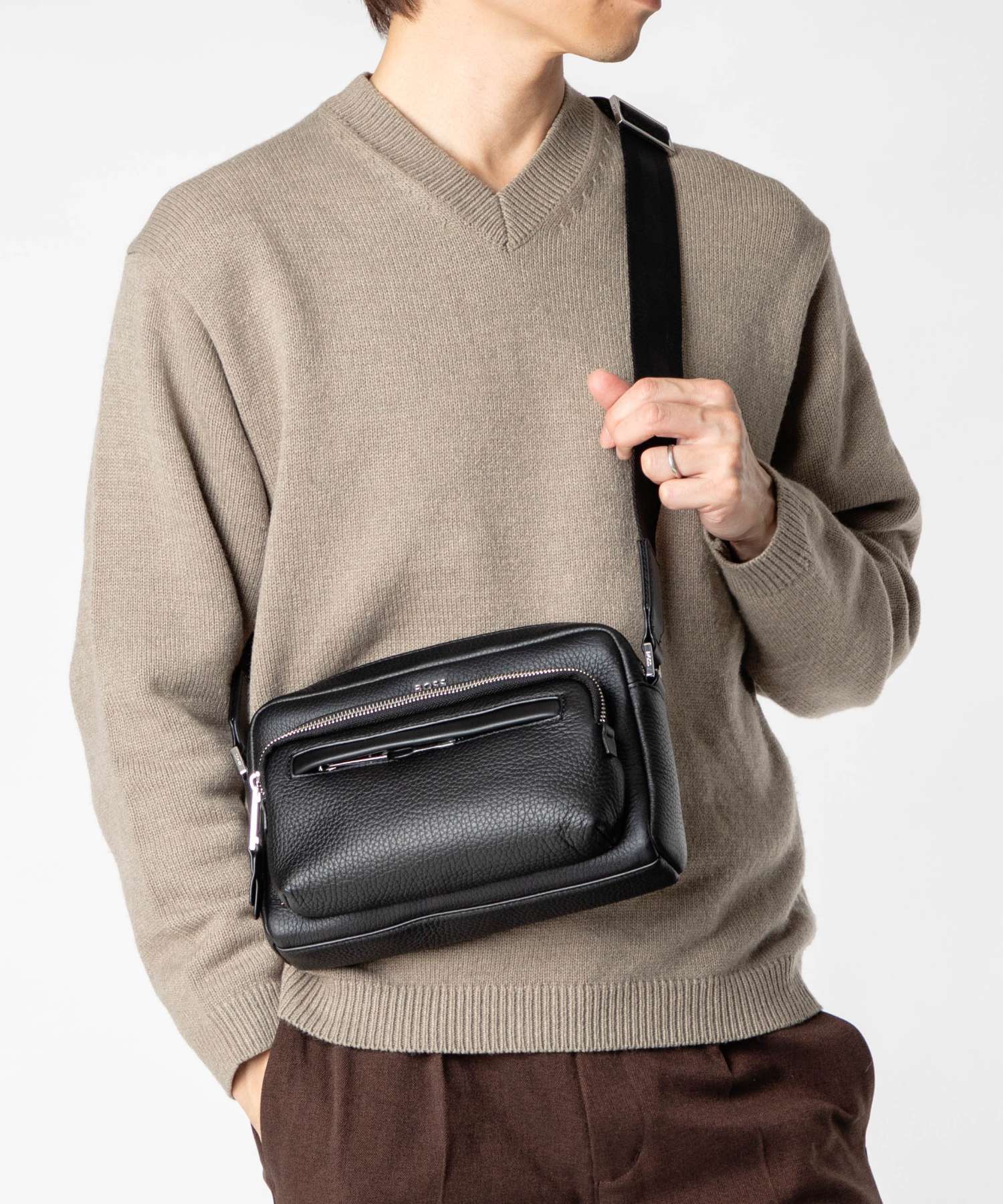 未使用品✨現行モデル ヒューゴボス ショルダーバッグ ボディバッグ カーキ 楽天市場】hugo boss（素材（生地・毛糸）本革）（メンズバッグ