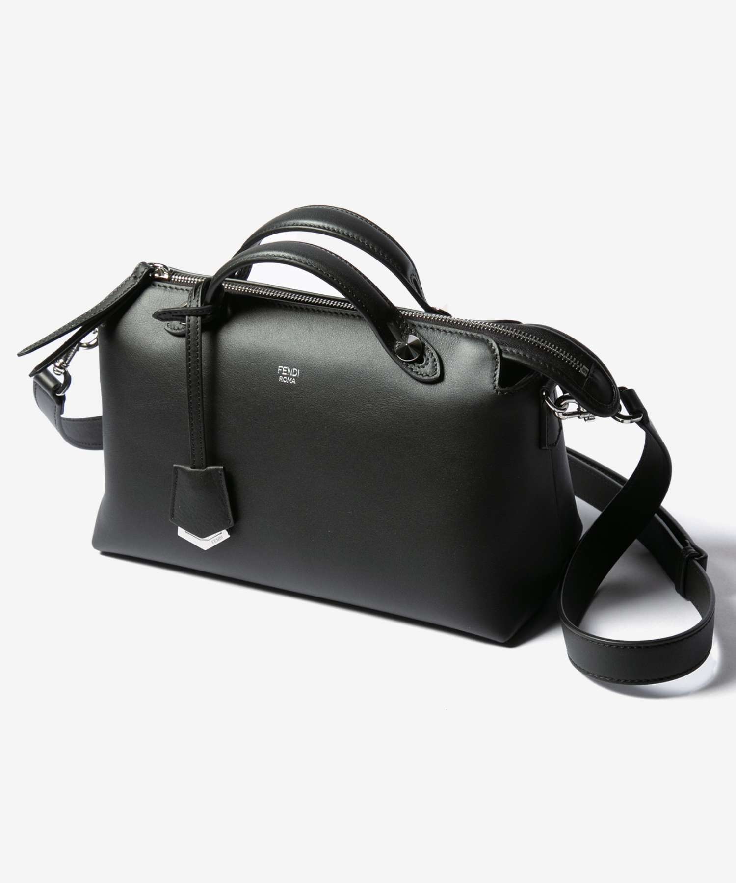 【シンプルでお洒落★】FENDI メッセンジャーバッグ 楽天市場】フェンディ(テイスト(ファッション)シンプル