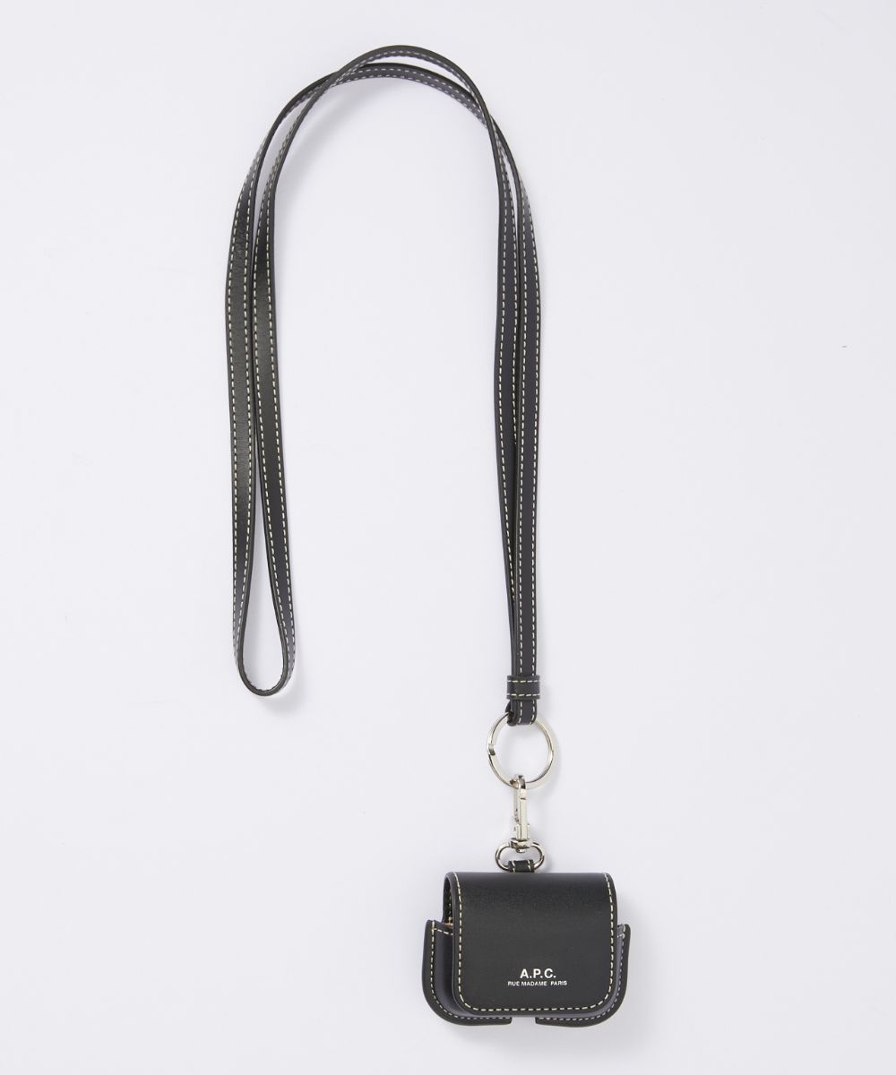 アーペーセー A.P.C. PXAWV M63476 イヤホンケース レディース ファッション小物 イアフォンポーチ レザー AirPods エアーポッズ 小物入れ ケース コンパクト ロゴ ネックストラップ付き トラベル プレゼント ギフト 贈り物 記念 airpods case max version pro ブラックのサムネイル