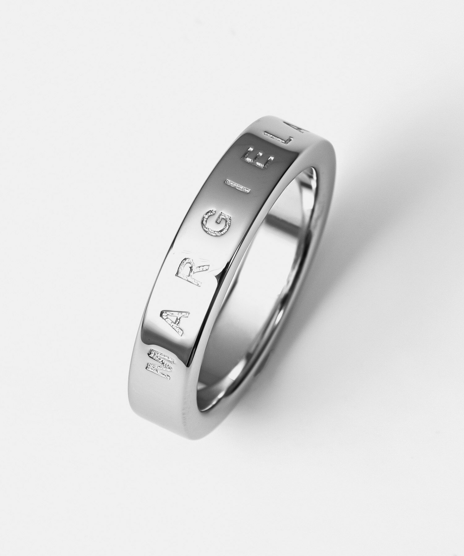 エムエム6 MM6 SM7UQ0015 SV0109 リング レディース アクセサリー メゾンマルジェラ 指輪 ロゴ 刻印 ジュエリー シルバーポリッシュ ギフト エレガント シンプル 7～14号 951 シルバーのサムネイル