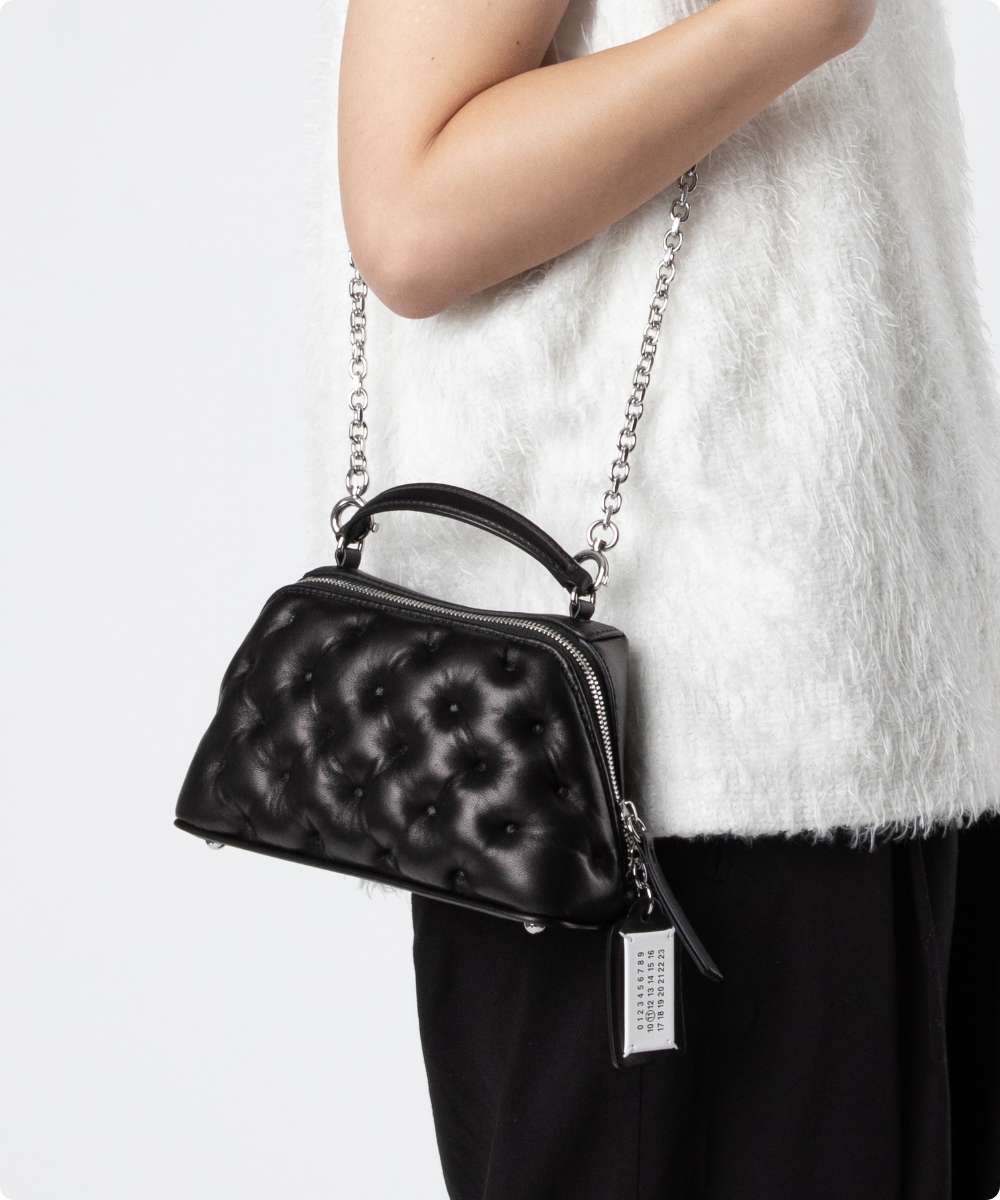 Rakuten - メゾン マルジェラ MAISON MARGIELA GLAM SLAM グラム スラム GLAM SLAM EMBROIDERY TRAPEZOID BAG エンブロイダリー トラペゾイド バッグ SB1WG0065 P6434 ハンドバッグ レディース バッグ