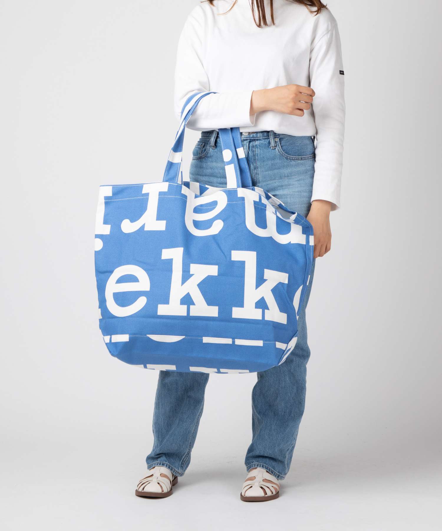 マリメッコ Marimekko 090591 トートバッグ アーケラ ロゴ ラージ レディース バック エコバッグ 手提げ 鞄 AHKERA LOGO BAG ショッピングバッグ A3対応 プレゼント お出かけ ギフト 890 510 ホワイト ブラック ライトブルー【2022 SS】