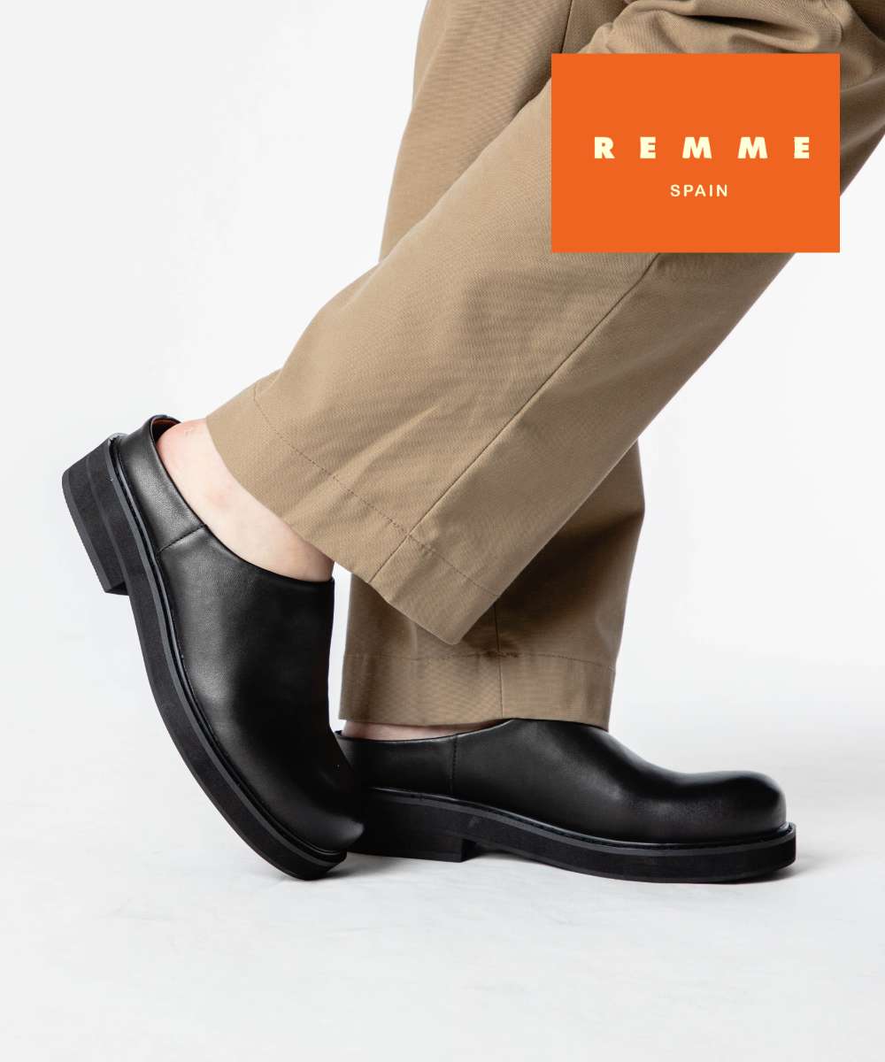 ITEM INFORMATIONレメ REMME ZH-26W026-SO レディース スリッポンブランドレメアイテムレディース>シューズ>スリッポン型番ZH-26W026-SO カラーNEGRO / ブラック(BLACK)サイズ【36】日本サイズ23.0cm相当【37】日本サイズ23.5cm相当【38】日本サイズ24.0cm相当【39】日本サイズ24.5cm相当素材アッパー：羊革ソール：合成底生産国中国備考※当社では、スタジオでストロボを使用して撮影しております。また、お客様のモニターを通してご覧になって頂いている為、実物を蛍光灯や自然光の下でご覧になった場合と色味が異なる場合がありますので、ご理解の上ご購入頂きますようお願い致します。※付属品の内容や有無は、入荷時期や仕様変更等で異なることがございます。※製造・入荷時期、カラーごとに生産国が多岐にわたる場合がございます。予めご了承ください。※稀に商品の保存箱・袋に破損（へこみ、汚れ等）などが見られる場合がございますが、商品本体に異常が無ければ、返品交換・キャンセル等はお受けしておりませんので、ご了承ください。&nbsp;&nbsp;&nbsp;&nbsp;レメ/REMMEスリッポン-NEGRO / ブラック(BLACK) 性別素材アッパー：羊革ソール：合成底SIZE【36】日本サイズ23.0cm相当【37】日本サイズ23.5cm相当【38】日本サイズ24.0cm相当【39】日本サイズ24.5cm相当