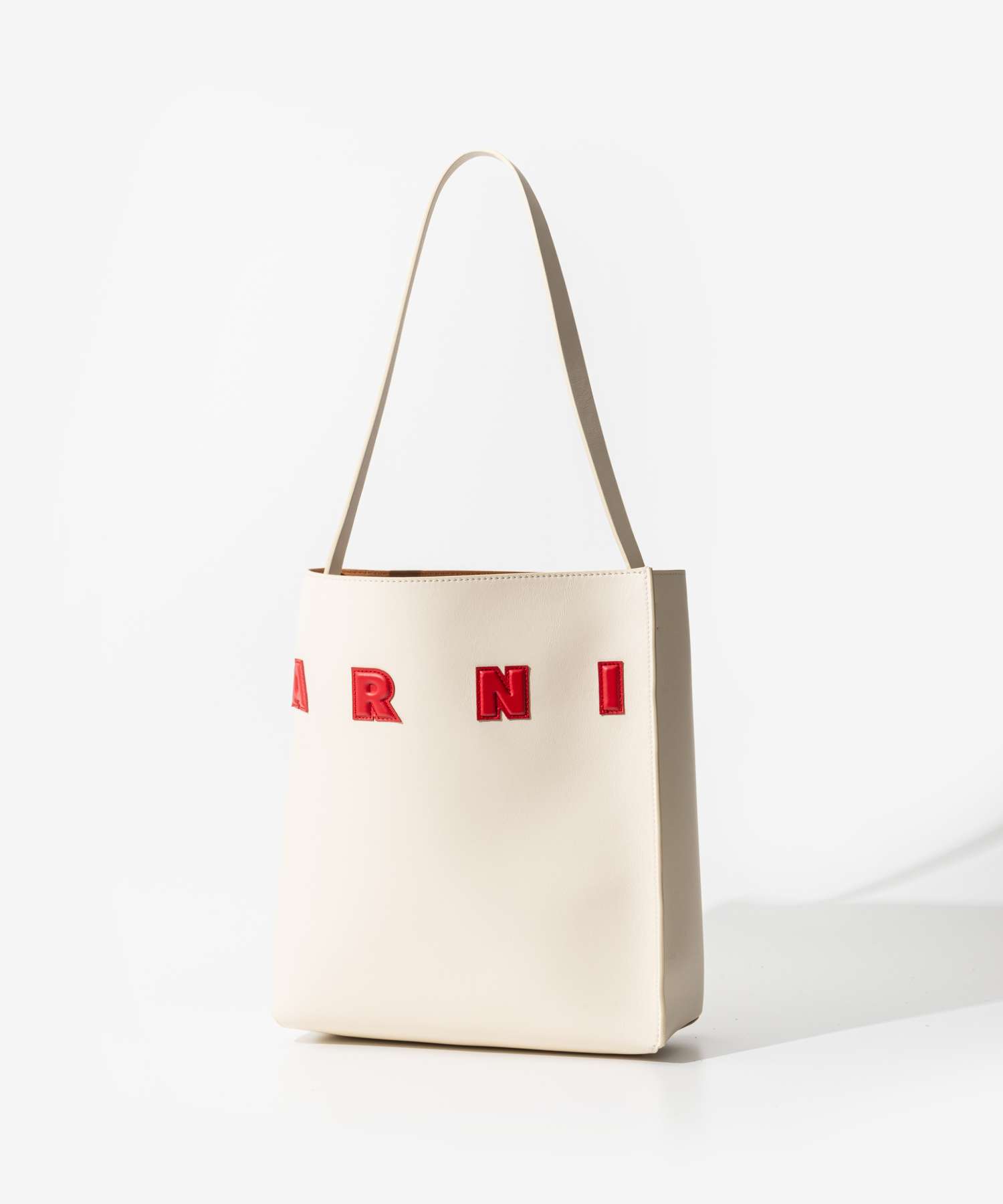 MARNI マルニ トートバッグ 白x赤x水色(総柄) - 2108425Y0278 楽天市場】トートバッグ 布(ブランドマルニ)(トートバッグ