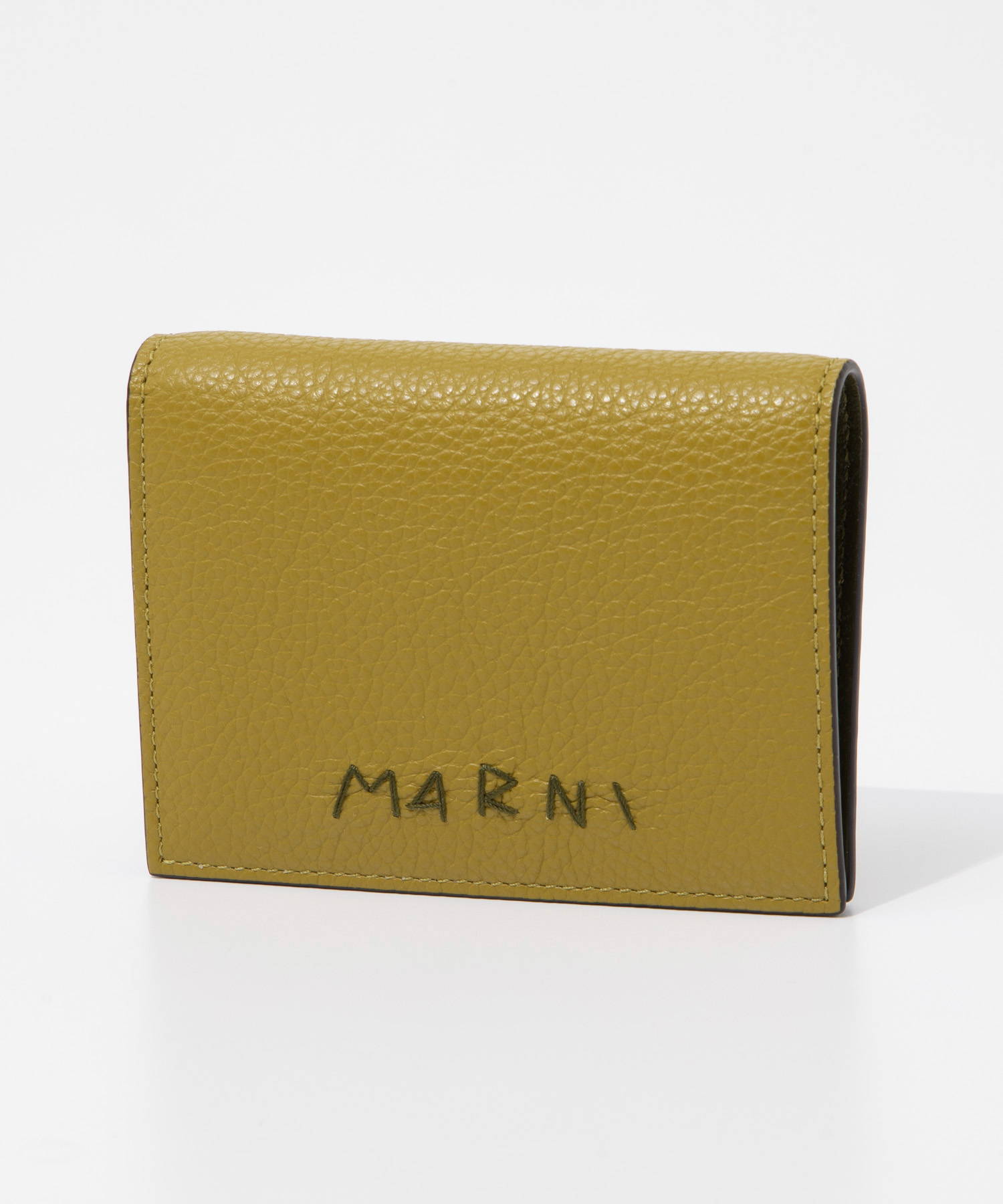 MARNI(マルニ) × PORTER(ポーター) 財布 2 独特な色使いが特徴的。財布