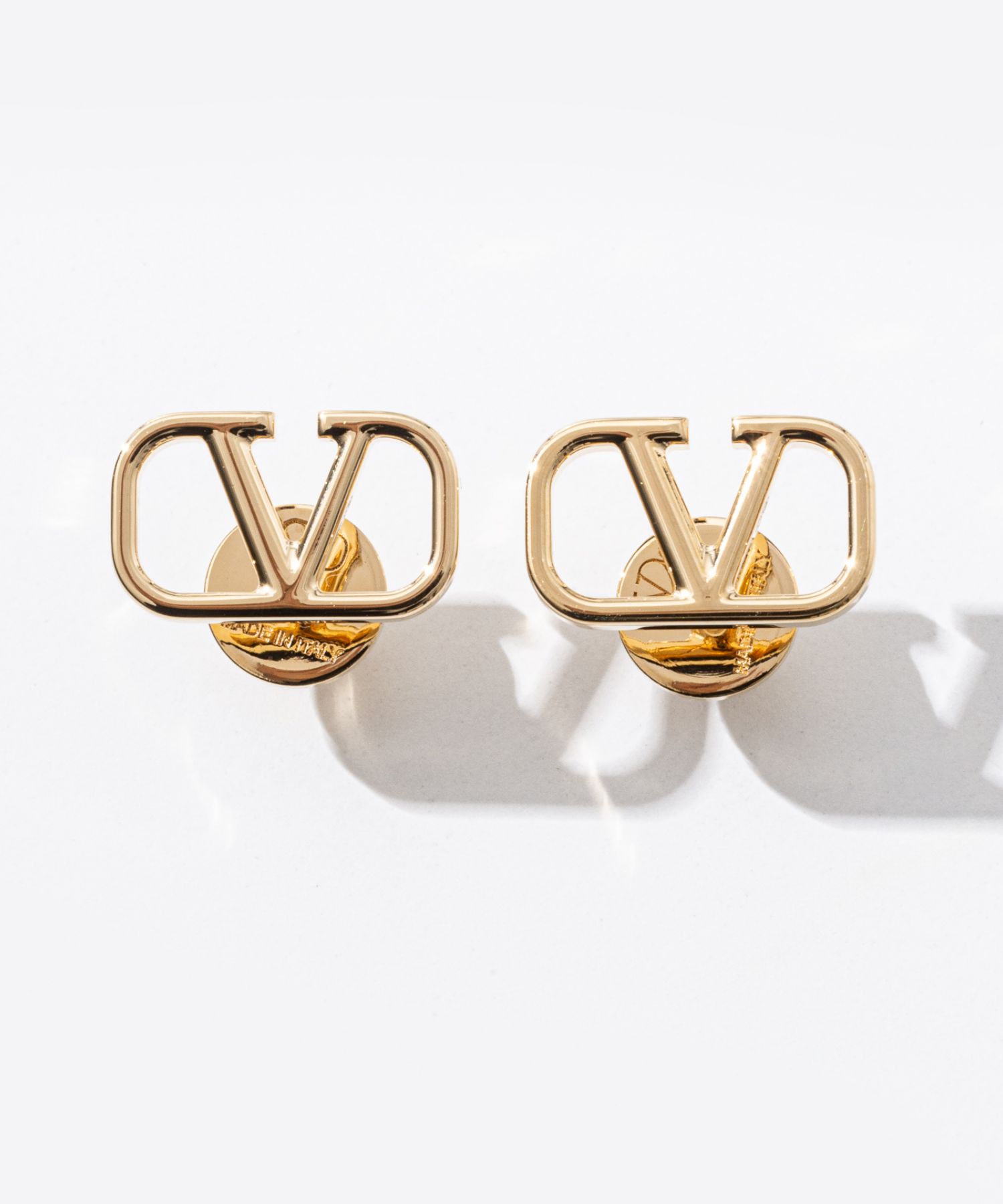 新品 美品 バレンチノ ロゴピアス 楽天市場】ヴァレンティノ valentino ロゴ(ピアス|レディース