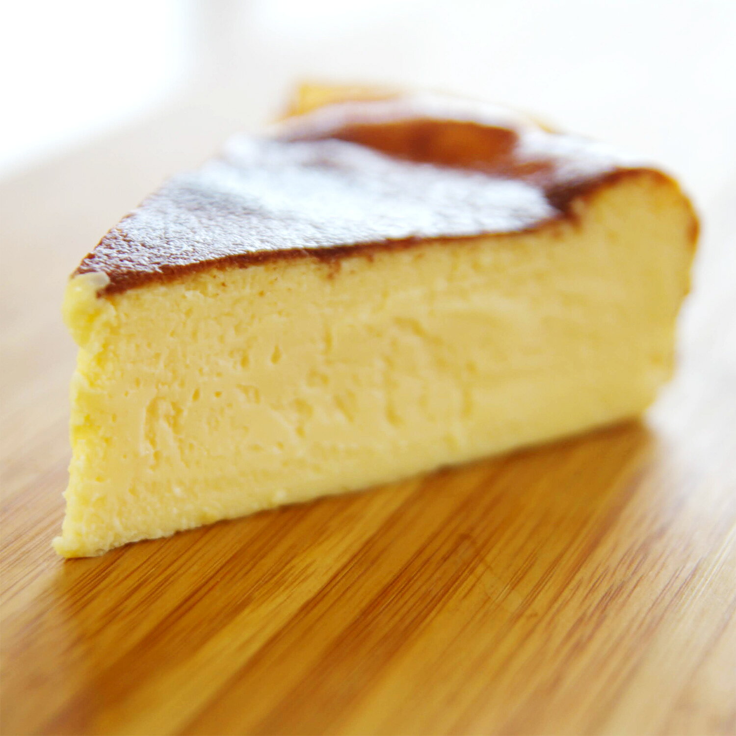 ニコ ギフト・アンド・スイーツの【犬用ケーキハートとバスクチーズケーキ12cmのセット】(送料無料)ワンコ用ケーキと人用ケーキのセット｜アングル3