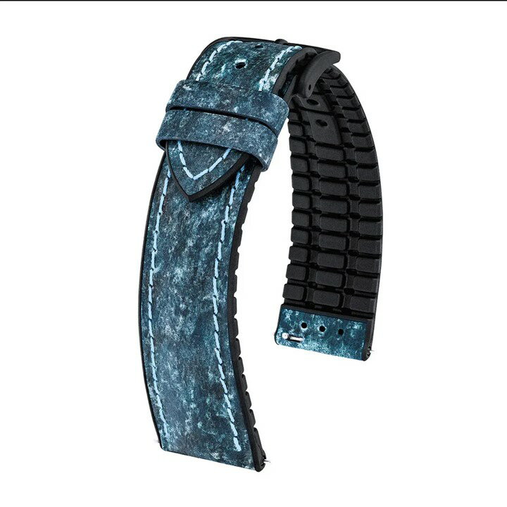 メーカー：HIRSCH ヒルシュ製品名：0925044080-5-20JANコード：050513293314バンド素材：表面：スレート（粘板岩） 裏：プレミアムカウチュークバンドカラー：ブルー長さ：Lサイズ 尾錠側：80mm（尾錠含まず） 剣先側：120mm厚さ ベルト取付側/剣先側：ベルト取付側：5.5mm 剣先側：2.8mmベルト取付幅（ラグ幅）/尾錠幅（尾錠の内側の寸法）：20mm/18mm特徴：HIRSCH Stone Summer Bule HIRSCH STONEウォッチブレスレットは、四季の色からインスピレーションを得て作られました。 Stoneシリーズのブルーは空と海の広大さを捉えた深く濃い青を表現。この色合いは、自由、活力、そして終わりのない夏の瞬間を体現しています。 表面素材：粘板岩 スレートと呼ばれる粘板岩を薄くスライスして特別な加工を行い、バンド表面に使用。 天然素材のため、それぞれ個体差があり、経年変化によって世界に一つだけのバンドをお楽しみいただけます。 裏面素材：HIRSCH プレミアムカウチューク ブラック ・伸縮性が高く破れにくい ・肌にやさしく汗や水、化学物質に耐性あり 尾錠カラー：ブラック マットコーティング イージークイック付 簡単に取付可能・工具不要 HIRSCH ヒルシュ Stone Summer 0925044080-5-20 ブルー 取付幅 20mm 腕時計用交換バンド アニマルフリー スレートストーン使用 天然素材メーカー希望小売価格はメーカーカタログに基づいて掲載していますメーカー：HIRSCH ヒルシュ製品名：0925044080-5-20JANコード：050513293314バンド素材：表面：スレート（粘板岩） 裏：プレミアムカウチュークバンドカラー：ブルー長さ：Lサイズ 尾錠側：80mm（尾錠含まず） 剣先側：120mm厚さ ベルト取付側/剣先側：ベルト取付側：5.5mm 剣先側：2.8mmベルト取付幅（ラグ幅）/尾錠幅（尾錠の内側の寸法）：20mm/18mm特徴：HIRSCH Stone Summer Bule HIRSCH STONEウォッチブレスレットは、四季の色からインスピレーションを得て作られました。 Stoneシリーズのブルーは空と海の広大さを捉えた深く濃い青を表現。この色合いは、自由、活力、そして終わりのない夏の瞬間を体現しています。 表面素材：粘板岩 スレートと呼ばれる粘板岩を薄くスライスして特別な加工を行い、バンド表面に使用。 天然素材のため、それぞれ個体差があり、経年変化によって世界に一つだけのバンドをお楽しみいただけます。 裏面素材：HIRSCH プレミアムカウチューク ブラック ・伸縮性が高く破れにくい ・肌にやさしく汗や水、化学物質に耐性あり 尾錠カラー：ブラック マットコーティング イージークイック付 簡単に取付可能・工具不要 HIRSCH ヒルシュ Stone Summer 0925044080-5-20 ブルー 取付幅 20mm 腕時計用交換バンド アニマルフリー スレートストーン使用 天然素材