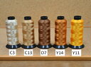 —————— 商品について—————— 三角断面ポリエステル原着糸(フィラメント糸)使用で、 発色・光沢がずば抜けています。撚りが開かないインボンド加工糸なので 革・鞄・靴などの厚い生地のステッチに最適です。4吋巻→全長13cm8番手(168gtex 2x3)の他に　3番手(168dtex 4x3)もあります。両番手小巻もあります！