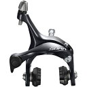 Shimano(シマノ) SORA BR-R3000 キャリパーブレーキ フロント用・ ROADコンポ「SORA」グレードのデュアルピボット・ブレーキキャリパー。 ・ NewスーパーSLR(スーパーSLR互換)。 ・ あたり面調整可能なトーインブレーキシュー(R50T5)を使用。 ・ タイプ:フロント用 ・ 10.5/12.5/18.0/27.0/32.0mm枕頭ナット付属。タイプNewスーパーSLRデュアルピボット アーチサイズ 51mm ブレーキシュー R50T5対応タイヤ幅(最大)28mm対応リム幅19?28mm※定価・販売価格、商品仕様等は予告無く変更される場合がございますので予めご了承下さい。4アーム化とシフトケーブルの内装化を実現したシマノ SORA R3000 新型SORA「R3000」グループセットの最大の変更点は、入門グレードながらレースバイクのような雰囲気となったこと。DURA-ACE、ULTEGRA、105、TIAGRAと受け継がれてきた4アーム化の流れが、ついにSORAまで到達。コンポーネントのアイキャッチともなるクランクが、兄貴分のコンポーネントと遜色のないルックスとなっている。 そして、デュアルコントロールレバーのシフトケーブルが内装可能となったことも見逃せない。シフターから飛び出したケーブルルーティングではなく、ハンドル周りをスッキリ見せることができるようになったのは朗報だ。加えて、クランク、シフター、ブレーキ、ディレイラーが、上位グレードのコンポーネントと同様のブラック/グレーのグロス仕上げとされていることもポイントだ。これらによってSORAが搭載された完成車は印象が一気に変わるだろう。このようにルックスがガラリと変わったSORA「R3000」だが、ギアの段数は9スピードと変わりない。ただ11-34Tというワイドレンジのカセットスプロケットが用意されているため、旧SORAよりもヒルクライムへ対応しやすくなっている。クランクセットは50-34Tというダブル(FC-R3000)と50-39-30Tというトリプル(FC-R3030)の2種類。フラットバーバイク用のコンポーネントとして、5アームのフロントダブルのクランクセット「FC-R3000-CG」とトリプルの「FC-R3030-CG」もラインアップ。ラピッドファイヤープラスのシフター「ST-R3000/30」とOptislickケーブルに対応するブレーキレバー「BL-R3000」も登場している。そして、SORAグレードのディスクブレーキも新たにラインアップに加わった。キャリパー「BR-RS305」はシマノが提唱するフラットマウント規格を採用したメカニカル仕様。組み合わせるローターはスチール、ステンレススチールの2種類が用意されている。加えて、AX720という12mmのEスルー対応ハブを組み込んだWH-RX31ホイールセットも登場している。&nbsp;&nbsp;