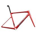 BMC（ビーエムシー）とはBMCは世界をリードするスイスのプレミアム・ハイパフォーマンスサイクリングブランドです。スイスの高級時計製造業界の中心であるジュラ山脈のふもと「グレンヘン」に本社と研究施設を設け、あらゆるクラスで最高のバイクを生産しています。 BMC(ビーエムシー) Teammachine SLR FRS(チームマシンSLR FRS) ロードフレームセット V2 2023年モデルBMCエンジニアは、Teammachine SLR01に採用した「ACE+」によって、卓越したエアロダイナミックスをもたらす究極のパフォーマンスの原則に従って、2ndグレードのTeammachine SLRも開発されました。 2ndグレードとはいえ、フラグシップモデルのSLR01と同じく高い剛性、快適性、エアロダイナミックスを持っています。　完成車重量もSLR01＋1.0kgほどの7.7~8.1kgに収まっております。 　 ※2021年度より2ndグレードのSLR02はSLRと名称が変更になっております。 フレーム Teammachine SLR Carbon ? Integrated Aerocore bottle cages ? Stealth dropout design ? TCC Race compliance level ? Integrated seatpost binder ? Flat mount disc ? 12x142 mm thru-axle フォーク Teammachine SLR 01 Carbon ? ICS technology, stealth cable routing ? TCC Race compliance level ? Stealth dropout design ? Flat mount disc ? 12x100 mm thru-axle ? 48 mm offset (size 47?51),43 mm offset (size 54) シートポスト Teammachine SLR Carbon D-Shape Seatpost ? 15 mm offset BB PF86 bottom bracket タイヤクリアランス 30mm (measured width) 重量制限 110kg カラー Prisma Red &amp; Brushed Alloy サイズ 47, 51, 54 ,56 フォーク Teammachine SLR 01 Carbon 重量 NA kg 備考 ※諸事情により価格／仕様等が予告なく変更される場合がありますので予めご了承ください。 ご注文の前にご確認ください。表示されている在庫情報については、実際の在庫情報と連動しておりません。ご注文頂きましたら、弊社および仕入先の在庫を確認いたしまして、メールにてご連絡させて頂きます。廃盤や欠品・納期未定などの理由により、ご注文をキャンセルさせていただく場合がございます。商品のカラーはディスプレイ環境により実物と異なって見える場合がございます。掲載商品の仕様、ロゴ等のデザインはランニングチェンジ等により予告なく変更になる場合があります。ご利用規約の内容をご覧いただき、ご了承頂いた上で ご注文をお願い致します。&nbsp;&nbsp;