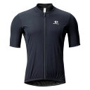 PEARLIZUMI(パールイズミ) 600-B ファーストジャージ ベーシックフィット様々なライドシーンで活躍するシンプルなデザインのファーストジャージ。吸汗速乾性など夏のライドに必要な基本性能を備えたベーシックモデル。 ■ 10cmあきファスナー付き3バックポケット ◆ カラー : 1.ブラック ◆ サイズ : S / M / L / XL 素材・仕様 日焼けや疲労の原因となる紫外線をカット/UPF値は50+が最高値 肌に何も身に付けていない状態と比べ、その50倍の時間まで日差しを浴びないと同様のレベルまで日焼けしないことを示しています。 汗を吸い、瞬時に乾かす素材 裾内側にシリコン加工を施したずり上がりを防ぐ仕様 夜間の視認性を高める光を反射させる素材ご注文の前にご確認ください表示されている在庫情報については、実際の在庫情報と連動しておりません。ご注文頂きましたら、弊社および仕入先の在庫を確認いたしまして、メールにてご連絡させて頂きます。廃盤や欠品・納期未定などの理由により、ご注文をキャンセルさせていただく場合がございます。商品のカラーはディスプレイ環境により実物と異なって見える場合がございます。掲載商品の仕様、ロゴ等のデザインはランニングチェンジ等により予告なく変更になる場合があります。ご利用ガイドの内容をご覧いただき、ご了承頂いた上で ご注文をお願い致します。&nbsp;&nbsp;