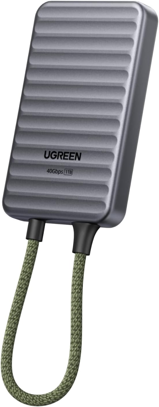 製品仕様入力インターフェース仕様:USB-C（オス）×1：USB4準拠（理論値Max40Gbps）、USB 3.0／2.0／1.1下位互換。Thunderbolt 3／4／5も対応。リバーシブル接続で、パソコンや周辺機器に接続可能。 対応容量:1TB\ 対応OS:Windows 11/10/8.1/8/7/XP、Linux、MacOS、IOS 付属ケーブル長:0.17m 機能:SMART監視・UASP・TRIM対応、6Vサージ機能を搭載します。この商品について【40Gbps転送速度】 本製品外付けSSDはNVMe 3D NANDと複合冷却設計により、3800MB/sの超高速を実現。従来のSATA SSDの20倍の速度で、大容量ファイルも数秒で転送完了。動画編集や高解像度画像処理など、あらゆるクリエイティブ作業の効率を飛躍的に高めます。 【LDPC ECCエラー修正技術搭載】 ハードウェアと知能的なソフト連携によりデータを自動保護。無数の微小エラーを検出・修復し、転送経路全体を防護。長期の高い信頼性に加え、SMART監視・UASP・TRIM対応、6Vサージ保護を実装し、耐久性と効率を総合的に強化します。 【USB4ケーブル採用】 NeoDrive Go 40は、耐性に優れた編組USB Type-Cケーブルを内蔵したUSB4モバイル外付SSDです。銅・クロム・モリブデン合金（Cu-Cr-Mo Alloy）コアによる高い信頼性と、柔軟かつ頑丈な構造が、卓越した携帯性と外出先での安心を実現します。 【USB4 & Thunderbolt 3/4/5 対応】 USB-C（USB4規格）インターフェースを採用し、Thunderbolt 3/4/5から従来のUSB規格まで幅広く対応。互換性の壁を解消し、PC、スマートフォン、タブレット、ゲーム機、一眼レフカメラなど、多彩なデバイス接続を実現するオールインワンソリューションです。iPhoneでのProRes 4K 120FPS高画質動画撮影もサポートしています。 【コンパクト設計・軽量携帯】 わずか70gの超軽量ボディ。サイズは8.78×5.74×1.19cmと名刺サイズに収まるコンパクトさで、ポケットやスリムなポーチにもすっきり収納。外出時の携帯性を追求した、負担ゼロのポータブルssdです。 【幅広い互換性】 対応OS：Windows 11/10/8.1/8/7。USB Type-Cポート搭載のiPhone、iPad、PCなど多様なデバイスに対応。PS5/PS4にも対応し、ゲームデータの保存やストレージ拡張に使用可能。 【24ヶ月の保証期間】 当店でご購入の製品は24ヶ月間の保証サービスをご提供しております。お客様が製品を購入された時点から24ヶ月後の応当日まで保証いたします。 ご注意：お客様または第三者による故意の破損が認められる場合は、保証の対象外となります。注意事項ご注意-転送速度について:速度は内部テストに基づくもので、実際の結果は使用するホスト機器により異なります。 速度は社内テストに基づくもので、実際の結果は接続するホスト機器により異なります。 USB4：読込4054MB/s、書込3660MB/s Thunderbolt 4：読込4413MB/s、書込3611MB/s ご注意-対応容量について 1GB = 1,000,000,000バイト、1TB = 1,000,000,000,000バイト。 PCでの表示容量は、測定基準の違いにより実際より小さく表示される場合があります。 他のご注意 重要なデータは定期的にバックアップしてください。本製品は、データや画像の損失について一切の責任を負いかねます。