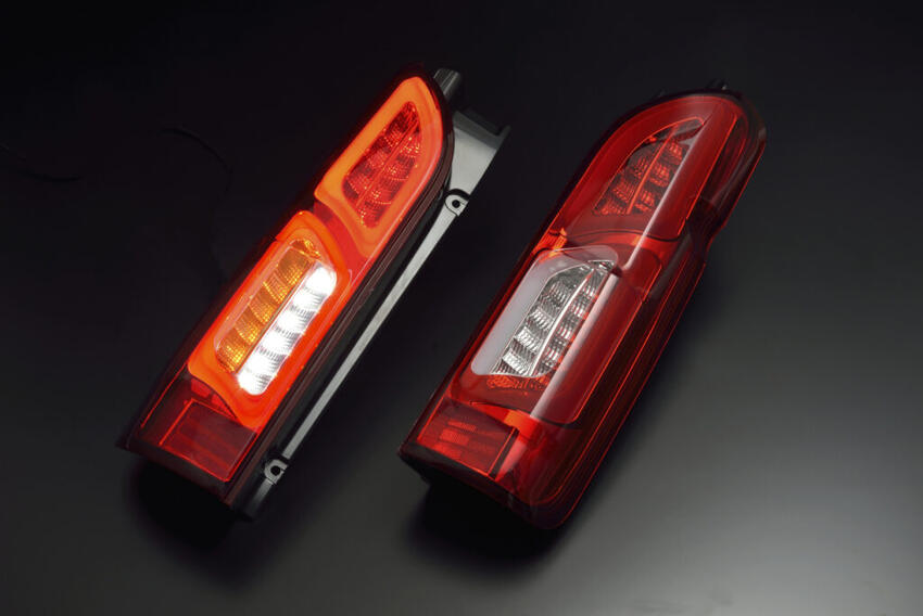 【CLEAR WORLD】トヨタ 200系ハイエース 1〜7型対応 チューブフルLEDテールランプ　レッド＆クリアレンズ RTT-43