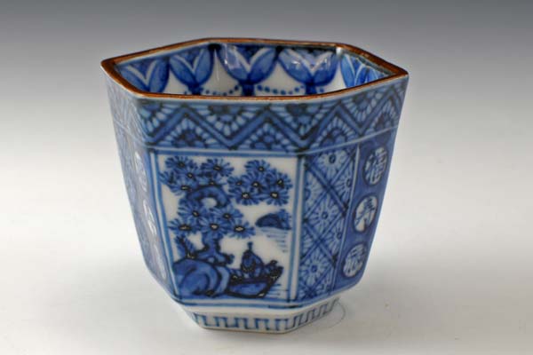 ぐい呑 ぐい飲み 京都 京焼 清水焼 磁器製 日本製 和食器 人気 酒器 (六角) 1客 木箱 祥瑞山水 おしゃれ 高級 プレゼント