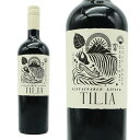 &nbsp; ■ワイン名 ティリア カベルネ・ソーヴィニヨン [2021]年 ボデガス・エスメラルダ ■英語表記 TILIA Cabernet Sauvignon [2021] Bodegas Esmeralda 13.5% ■商品番号 1500001000607 ■ワインについて ロバート・パーカー氏五ツ星生産者のボデガス・カテナの親会社であり、アルゼンチンでも有数のワイナリー、ボデガス・エスメラルダ！大人気ワインシリーズ“ティリア”が日本上陸！ブドウ畑で働く農夫たちが作業の合間に木陰で語らい憩う木「菩提樹」の名前が付けられたワイン！ワインスペクテイター誌、ワインエンスージアスト誌大注目！Laura Carenaの“Vino Argentino”では非常に詳しく大注目！メンドーサの東と南のカベルネ・ソーヴィニヨン100％をフレンチオーク樽とアメリカンオーク樽で6ヶ月熟成。濃厚な紫色にルビー色のエッジ、熟した赤い果実の味わいと甘くスパイシーで、タバコのようなスモーキーなニュアンス。リッチでフルボディな味わいの辛口赤ワイン。とてもこのプライスとは思えない、完成度の高い素晴らしい味わい！ ■ワインのタイプ 赤ワイン ■ワインのテイスト フルボディ ■生産者 ボデガス・エスメラルダ ■ブドウ品種 カベルネ・ソーヴィニヨン100％ ■ブドウ収穫年 [2021]年 ■生産地 アルゼンチン / メンドーサ ■内容量 750ml