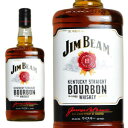 ■商品名 ジムビーム 40％ キングサイズ 1750ml 正規輸入代理店品 ■英語表記 JIM BEAM BOUBON 40％ 1750ml ■商品番号 9903000014033 ■商品について バーボン愛好家必見！世界ナンバーワンのバーボン！バーボン中興の祖、4代目ジェームズ・ビームの愛称を冠したジムビーム！世界120ヶ国以上の酒場で愛され、1973年より販売数量世界No.1を続ける、他ブランドを寄せ付けないザ・バーボン！法定の2年を超える4年以上ホワイトオーク樽熟成！バニラやキャラメルといったコーン由来の甘味が印象的な、バランスが取れた心地よい飲み口の大人気バーボン！オレンジがかった琥珀カラー、バニラ、キャラメル、コーンの香ばしさのアロマ！甘く軽やかなキャラメルやバニラ、ほのかな樽のニュアンスの味わい。クリーンで穏やかでキレの良い後味の大人気バーボン！ぜひ一度ご賞味ください。 ■種別 バーボンウイスキー ■アルコール度数 0.4 ■生産者 ジムビーム ■生産地 アメリカ合衆国 / ケンタッキー州 ■内容量 1750ml200年超の歴史を誇る由緒あるブランド1795年の創業より200年を超える歴史を誇り、マスターディスティラー（蒸溜所責任者）はビーム家の7代目当主がつとめています。その秘伝のレシピと製法は、200年の時を超え、今に受け継がれています。肥沃な土地と清らかな水に恵まれるアメリカ・ケンタッキー州。ここでは丘陵が言葉を語り、河は歴史とともに流れると言われます。「ジムビーム」の生みの親ジェイコブ・ビームは、そんなケンタッキーの上質な水に着目し、この地に蒸溜所を創設しました。ケンタッキーの大自然の恵みがジムビームの味わいを育みます。 秘伝のレシピと製法が卓越した味わいを生むジェイコブ・ビームが最初のウイスキー樽を発売して以来、そのレシピは現在にいたるまで門外不出。「ジムビーム」には、200年の時を超え受け継がれる秘伝のレシピと製法があります。「ジムビーム」は、厳選された良質なコーン、大麦、ライ麦によってつくられています。石灰岩層でろ過された上質な湧き水であるライムストーンウォーターは、バーボンづくりに最適な水です。製粉されたコーン、大麦、ライ麦は、ライムストーンウォーターと混ぜられ、大型の容器で加熱されます。ここで加熱されたでんぷんと穀類は糖分に変わり、トロトロの状態になります。これを“マッシュ”と呼びます。そこに1795年の創業以来、ビーム一族に代々受け継がれる酵母を加え、発酵によってマッシュの糖分をアルコールに変えていきます。この工程は香味を高めるための重要な製法です。できあがったものは「蒸溜のビール」と言われ、これを2度蒸溜させることで、不要な香りと発酵マッシュを分離します。1度目の蒸溜でアルコールから大半の不純物が取り除かれ、2度目の蒸溜で無色透明でクリーンな原酒ができあがり、熟成の準備が整います。バーボンの品質を大きく左右するのが樽です。厳選されたオーク材を用いた樽は、手作業によって丁寧に組み立てられ、数回に分けて徐々に樽の内側を深く焦がしていきます。拘りの樽で熟成されたバーボンの色合いや味わい、香りが基準を満たさなかった場合には、妥協を許さず完璧な品質となるまで熟成を続けます。 長年にわたって培われた熟成技術2009年に、世界的に権威のある酒類コンペティション「San Francisco World Spirits Competition」で「Double Gold Medal賞」を受賞。また、2008年には、酒類の格付情報を提供している「The Beverage Testing Institute」で米ウイスキー部門1位の座に輝きました。「ジムビーム」は専門家からも高い評価を得ています。