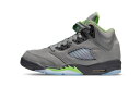 ↓↓↓探す手間が省けます！↓↓↓ MSM SHOE AJRETRO 『Air Jordan 5 Retro "Green Bean "』が登場！名作の復刻です！商品が入荷するまでに4〜6週間以上お時間がかかります。ご到着日をご指定頂いても、ご希望通りお届け出来ない場合がございます。 また、サイズによってはご用意できない場合もございます。 商品注文後、不良品以外のキャンセル、交換等はお受けできませんのでご注意下さい。 商品の入荷状況など、こちらからご連絡は致しません。商品が入荷した場合のみご連絡させて頂きます。（状況を確認したい場合はお客様よりご質問下さい。） また、現在発売中の商品、もしくは発売日の異なる予約商品等と一緒にご注文頂いても別発送とさせて頂きますのでご了承下さい。 *伝票サービス対象外となります。 ご理解頂けるお客様のみご注文下さい。サイズ交換、返品について必ずお読み下さい。