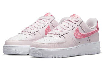 バスケ@TOKYO UltimateCollectionのバスケットシューズ バッシュ スニーカー ナイキ Nike WMNS AIR FORCE 1 Pink Paisley W Pink/Coral Chalk-White ストリート 【WOMEN'S】｜アングル2